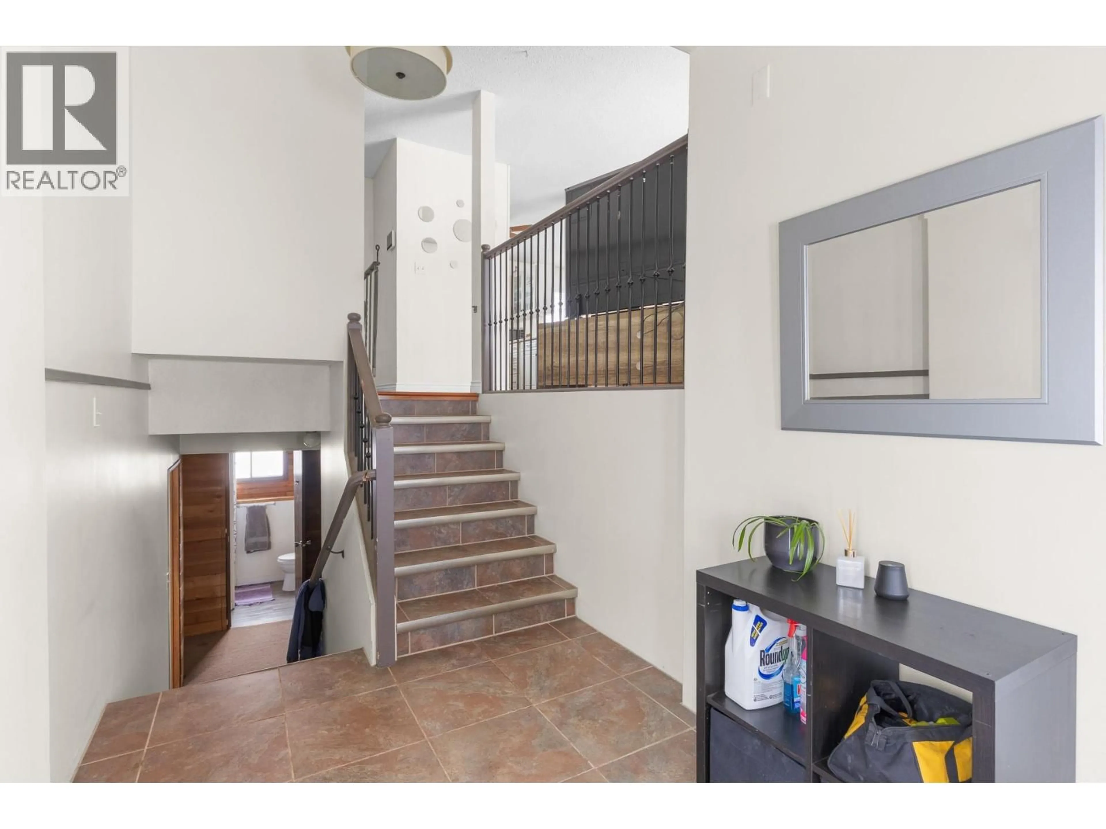 Indoor foyer for 2001 GALLAGHER ROAD, Kelowna British Columbia V1P1G8