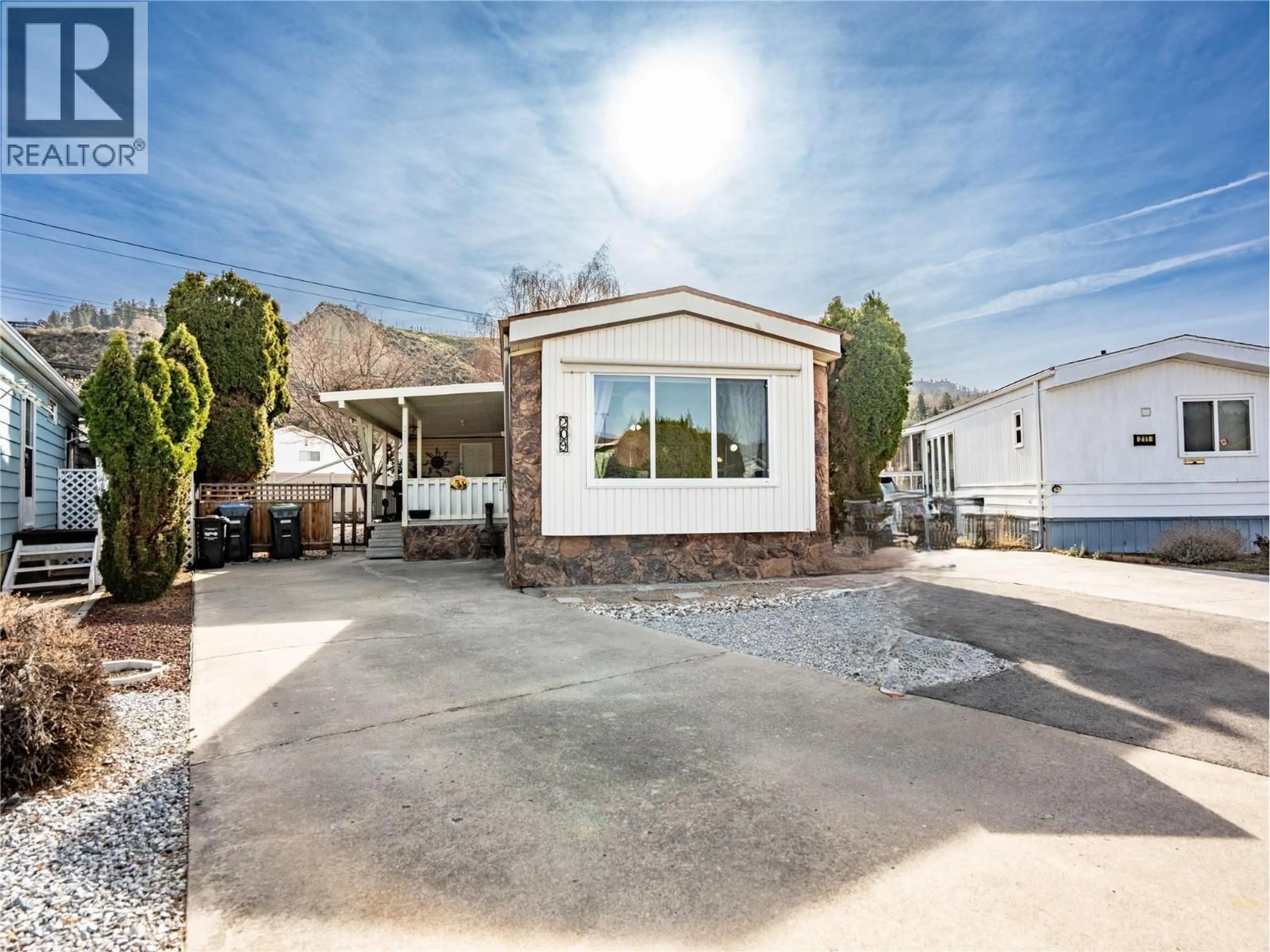 Home with vinyl exterior material, street for 209 - 3105 SOUTH MAIN STREET, Penticton British Columbia V2A7H1