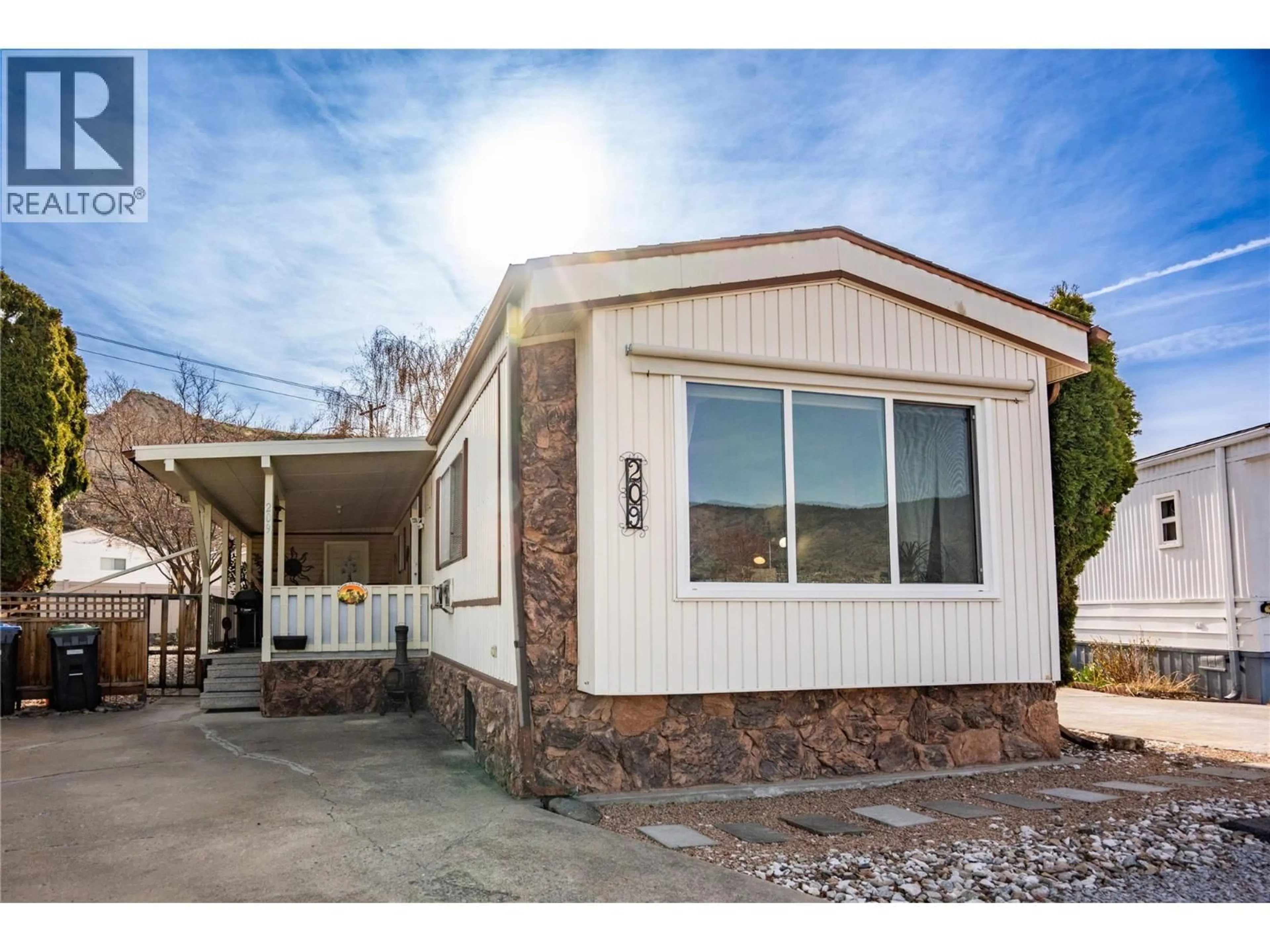 Home with vinyl exterior material, street for 209 - 3105 SOUTH MAIN STREET, Penticton British Columbia V2A7H1