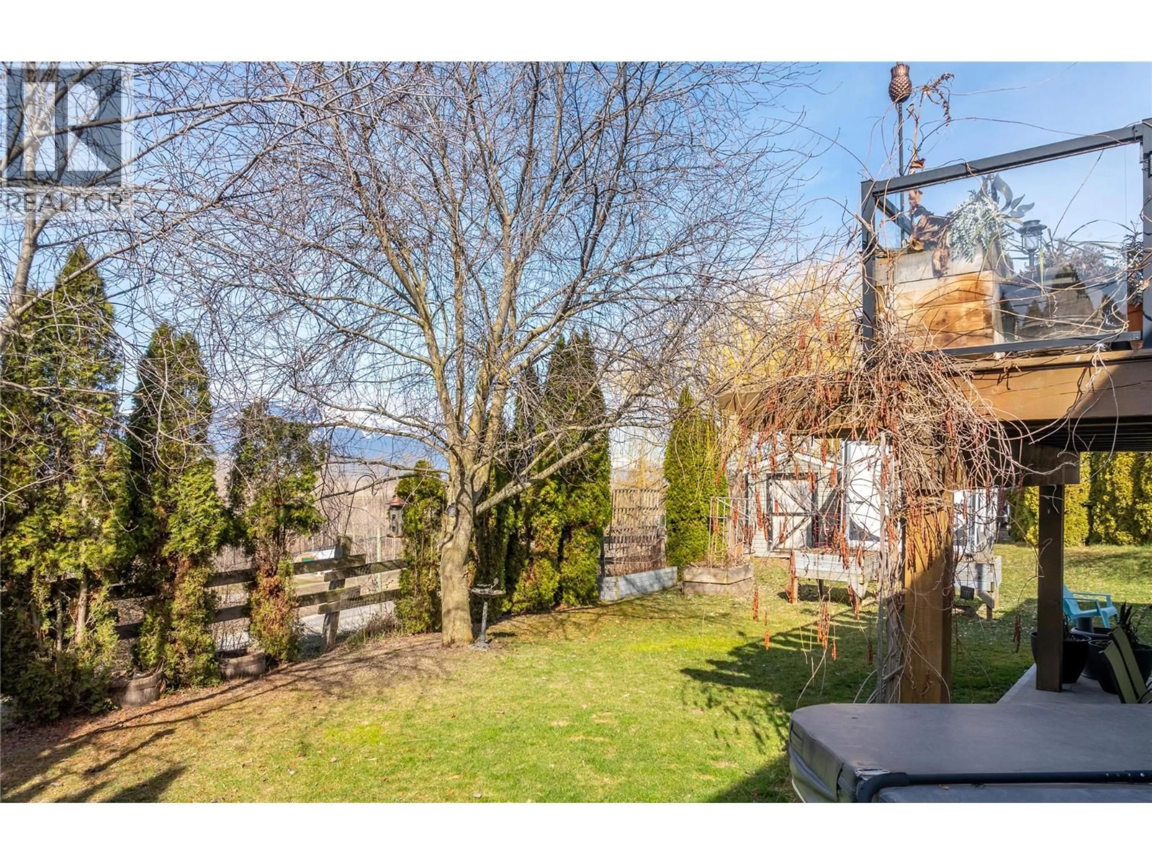 A pic from outside/outdoor area/front of a property/back of a property/a pic from drone, street for 235 3RD AVENUE SOUTH, Creston British Columbia V0B1G3
