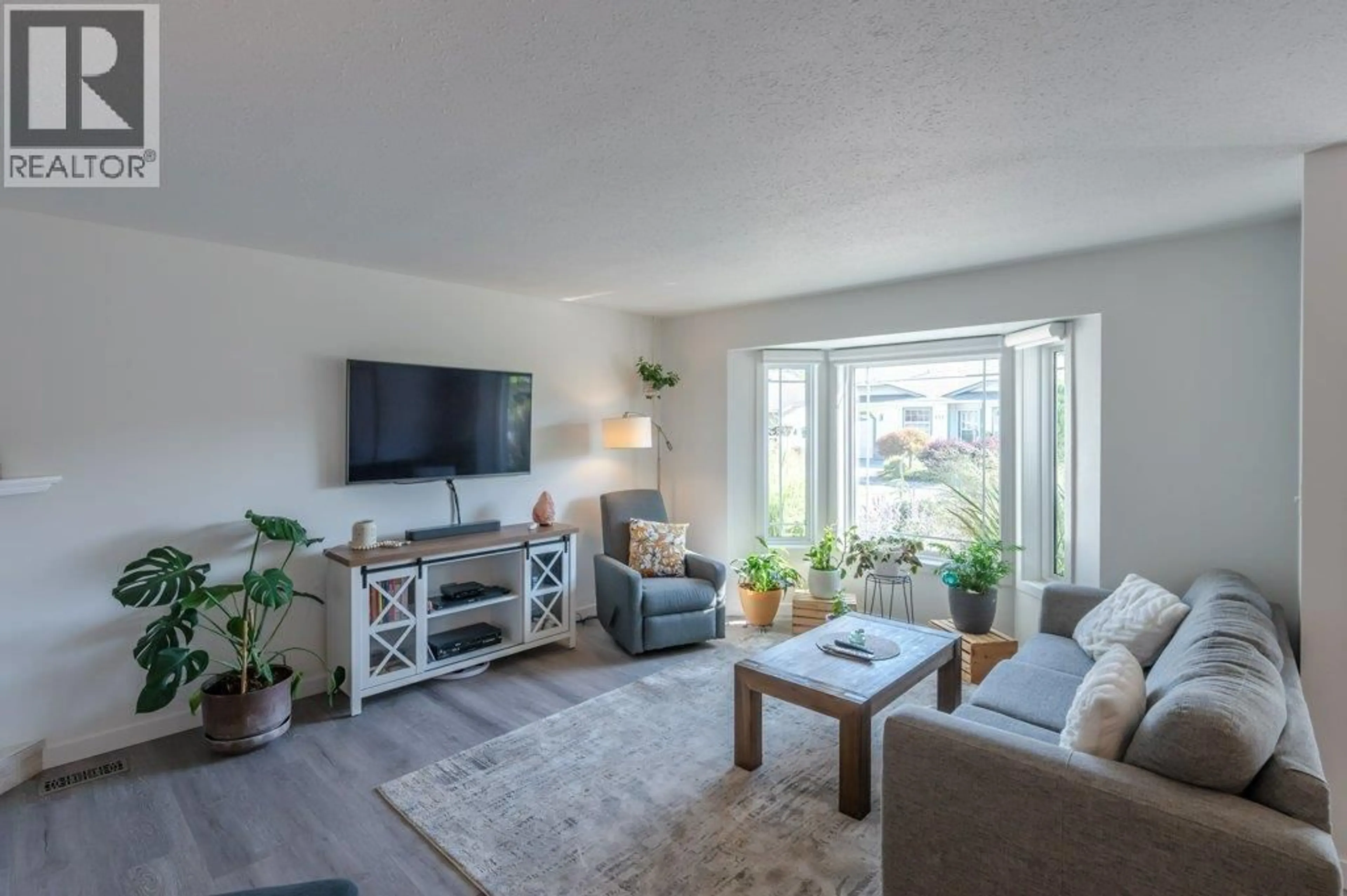 Living room with furniture, unknown for 106 - 3400 WILSON STREET, Penticton British Columbia V2A8E3