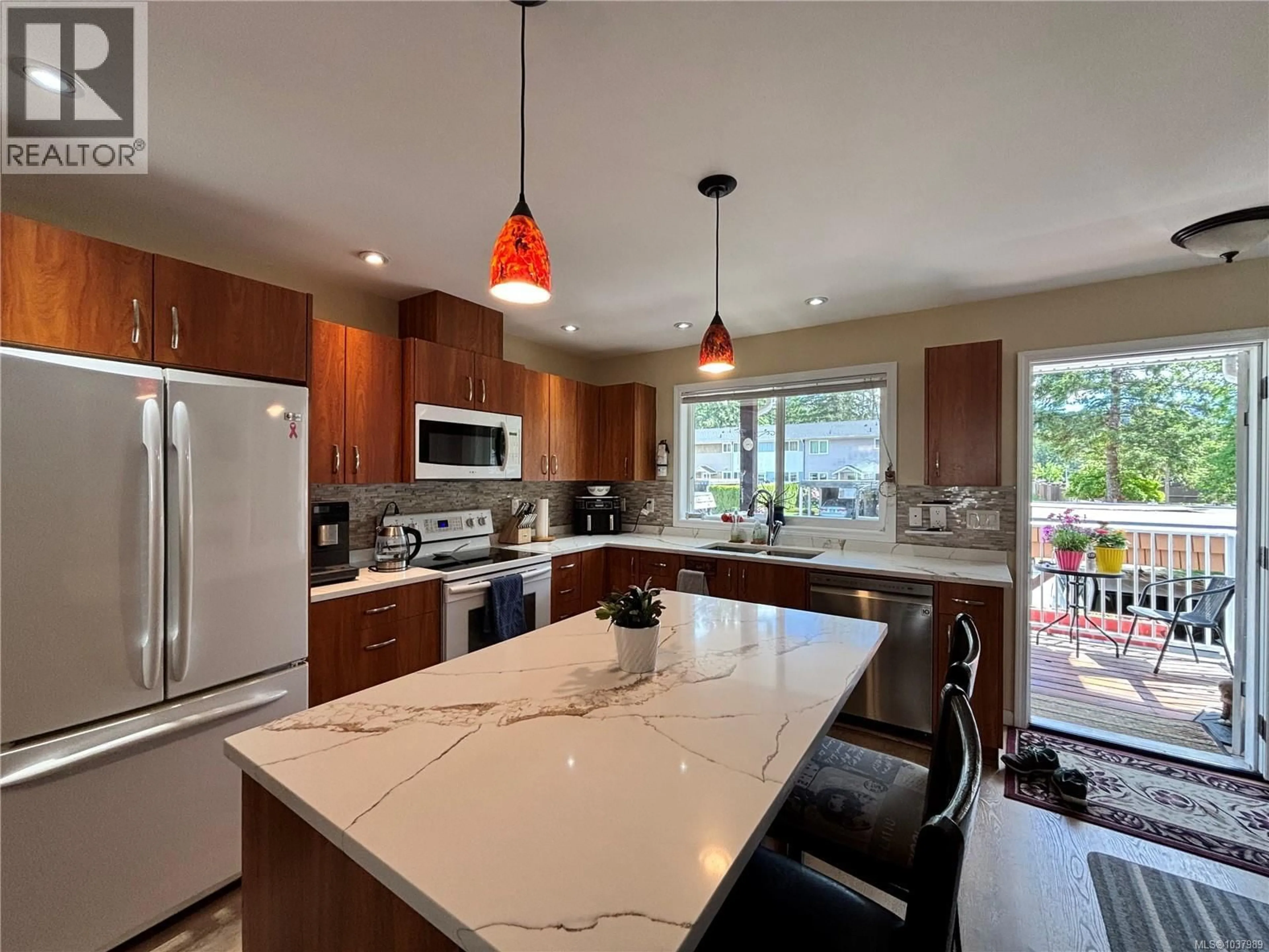 Open concept kitchen, ceramic/tile floor for 503 MAQUINNA CRESCENT, Gold River British Columbia V0P1G0