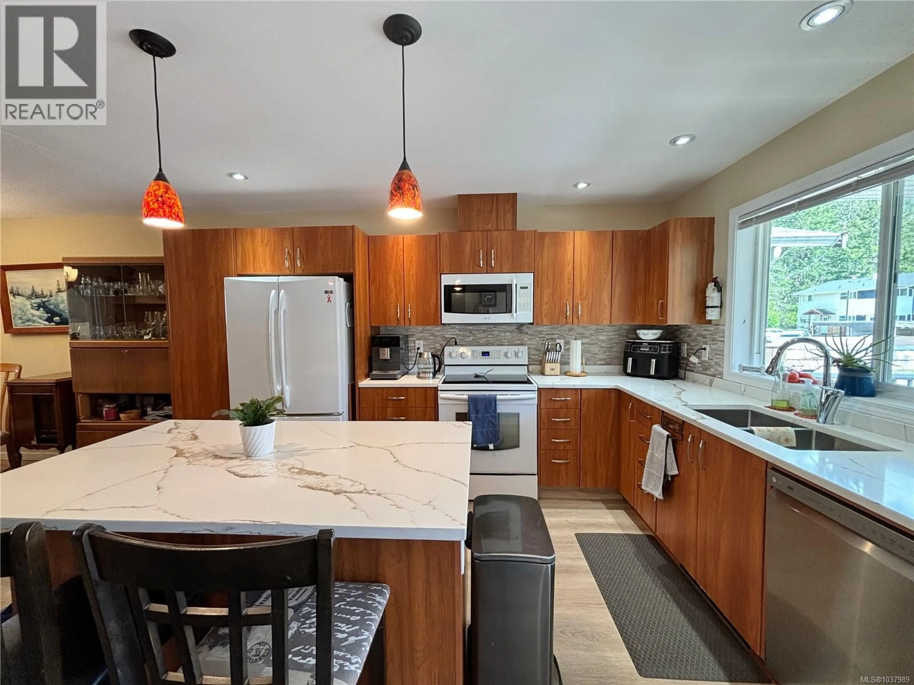 Open concept kitchen, unknown for 503 MAQUINNA CRESCENT, Gold River British Columbia V0P1G0