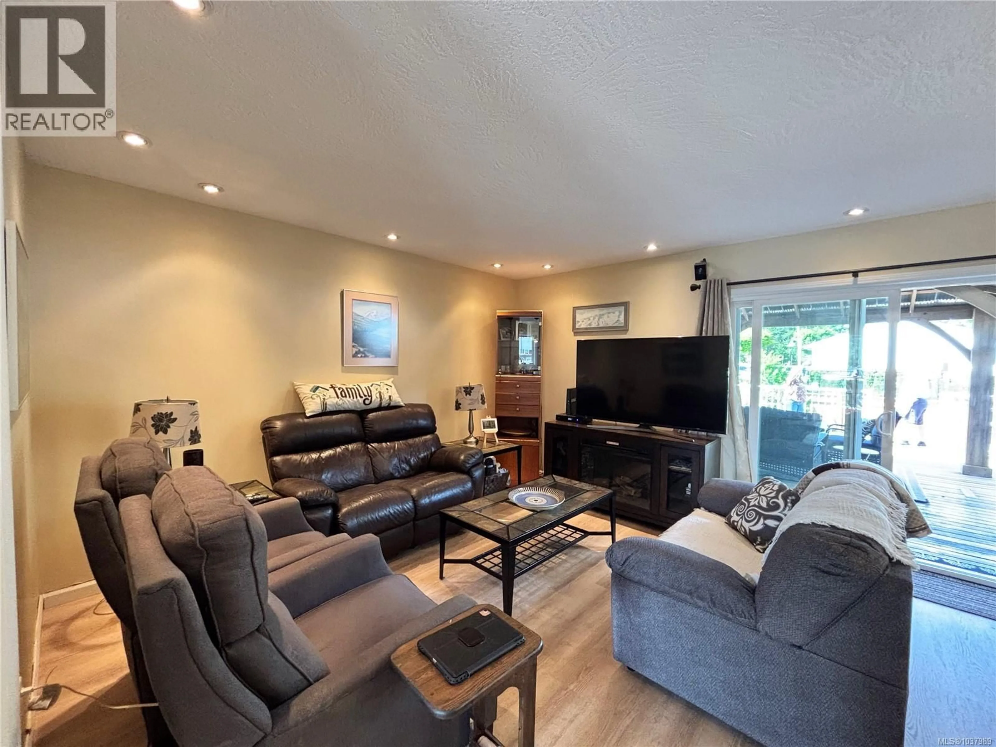 Living room with furniture, unknown for 503 MAQUINNA CRESCENT, Gold River British Columbia V0P1G0