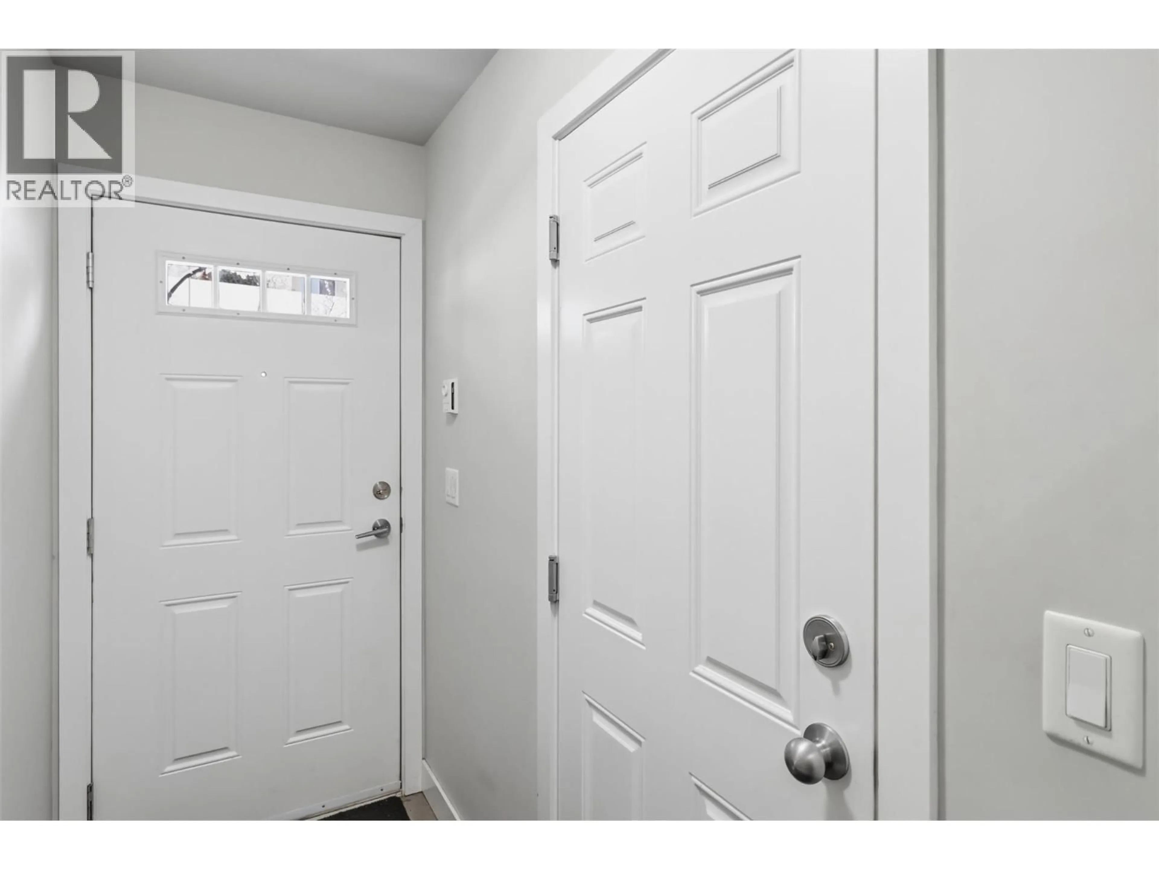 Indoor entryway for 5 - 1110 HUGH ALLAN DRIVE, Kamloops British Columbia V1S0B5