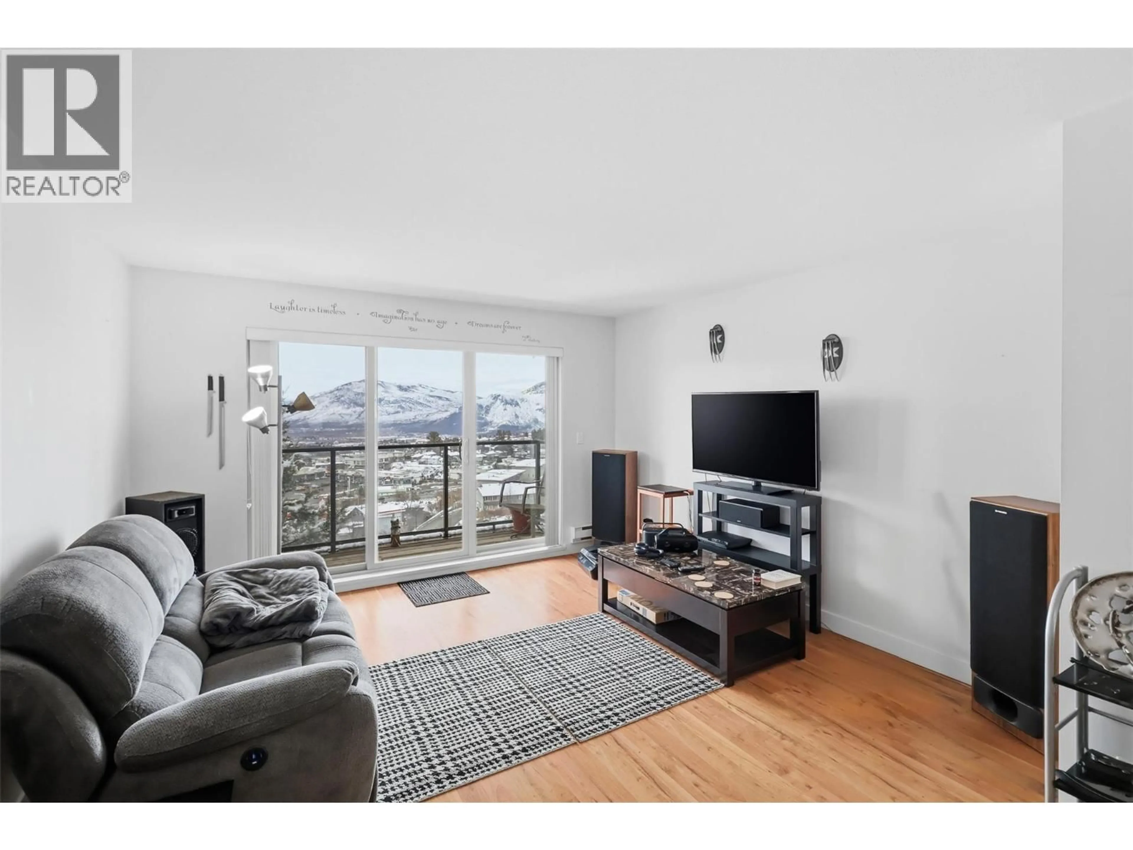 Living room with furniture, wood/laminate floor for 5 - 1110 HUGH ALLAN DRIVE, Kamloops British Columbia V1S0B5