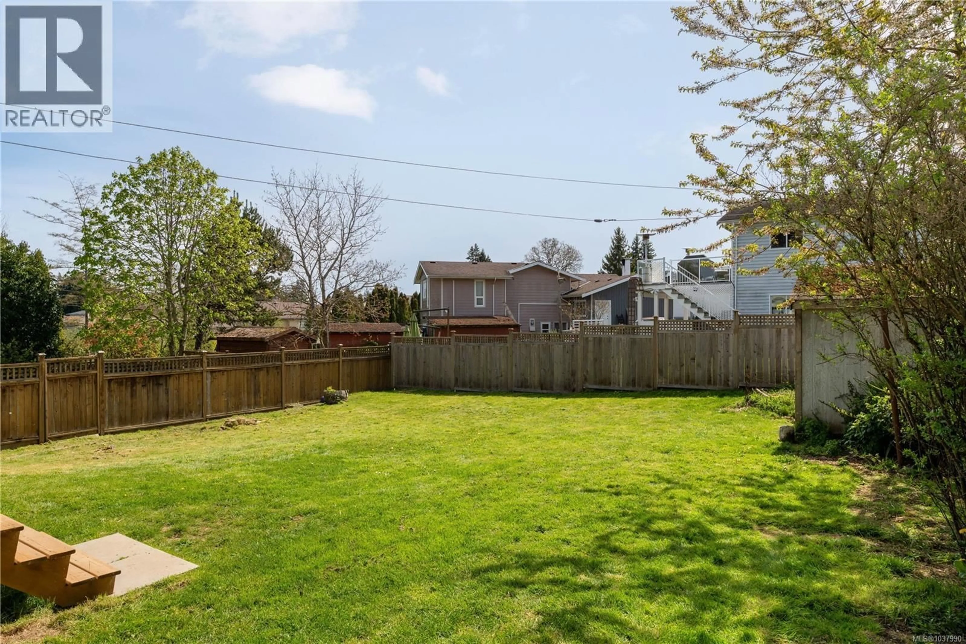 Patio, street for 545 TAIT STREET, Saanich British Columbia V8Z4V6