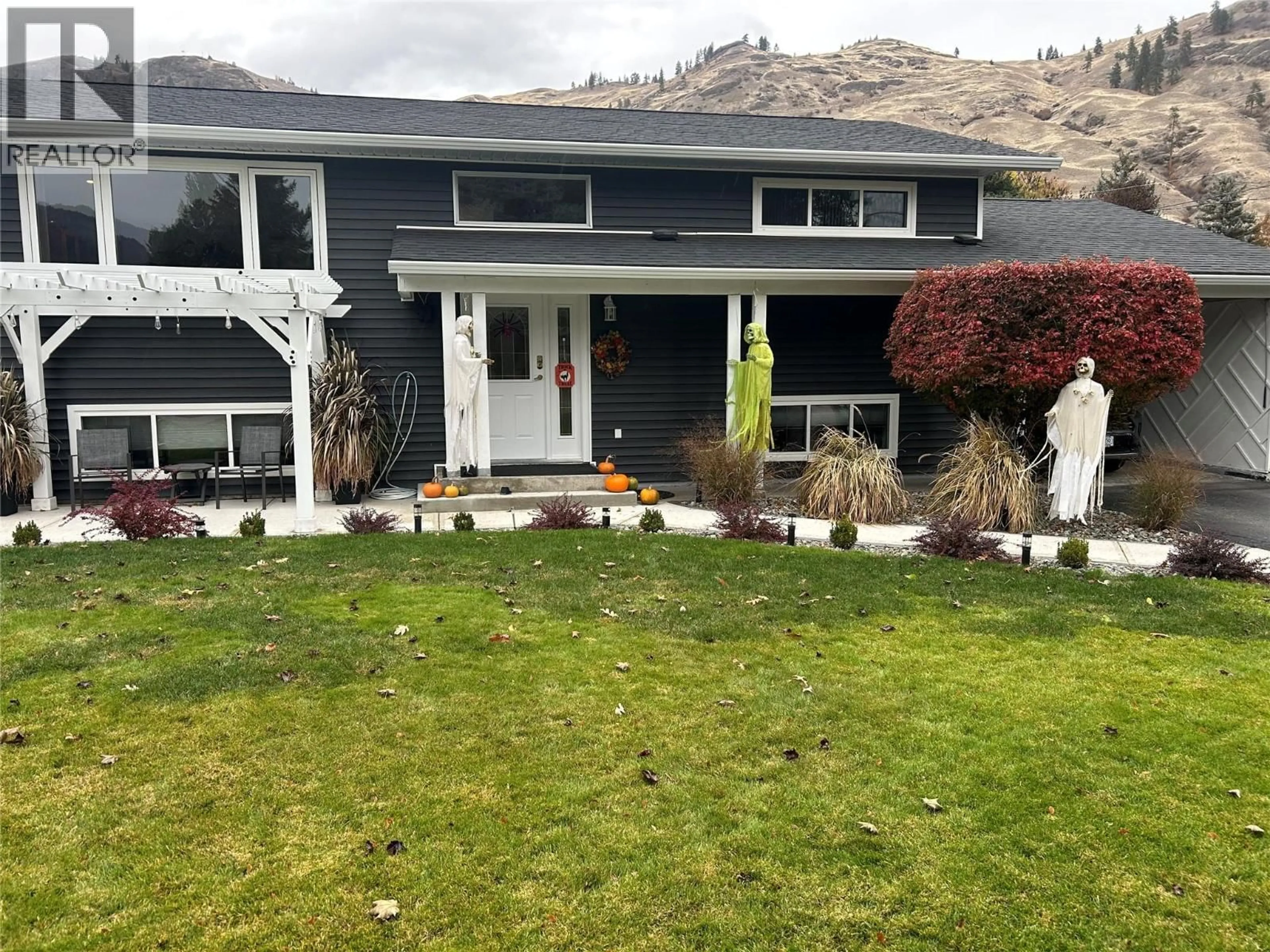 Home with vinyl exterior material, mountain view for 461 EIGHTH AVENUE, Midway British Columbia V0H1M0