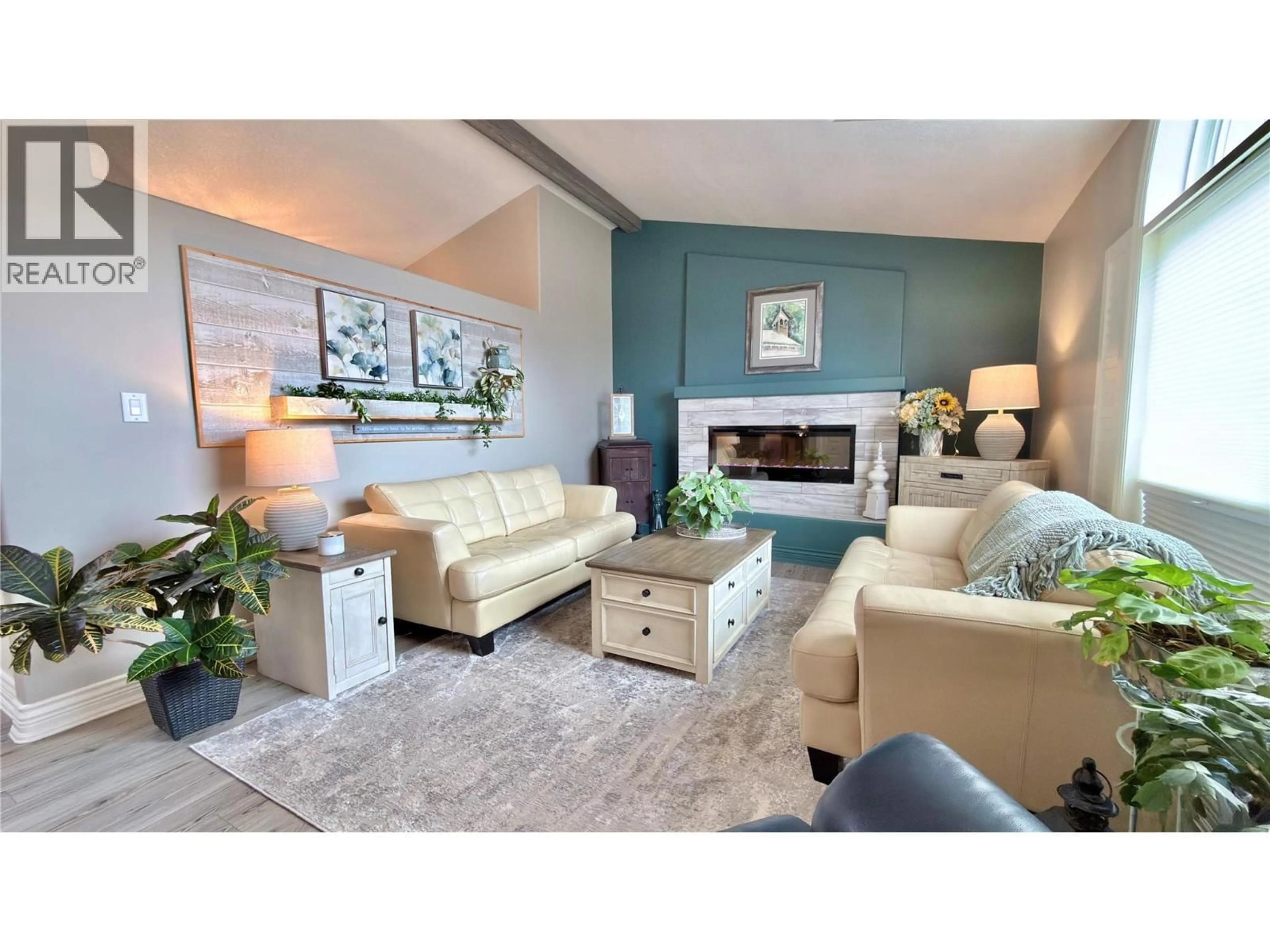 Living room with furniture, unknown for 611 GERTRUDE STREET, Midway British Columbia V0H1M0