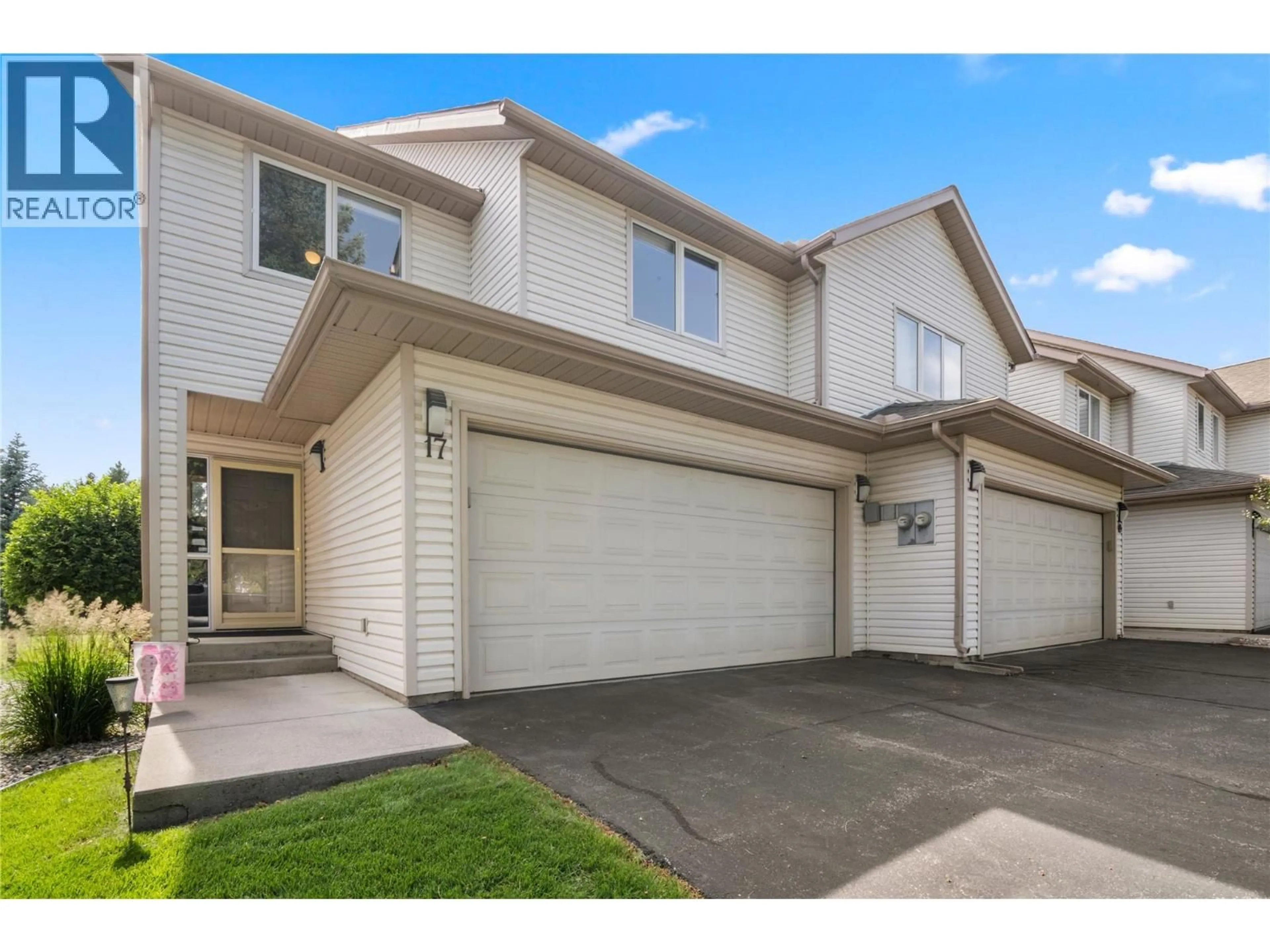 A pic from outside/outdoor area/front of a property/back of a property/a pic from drone, street for 17 - 7525 COLUMBIA AVENUE, Radium Hot Springs British Columbia V0A1M0