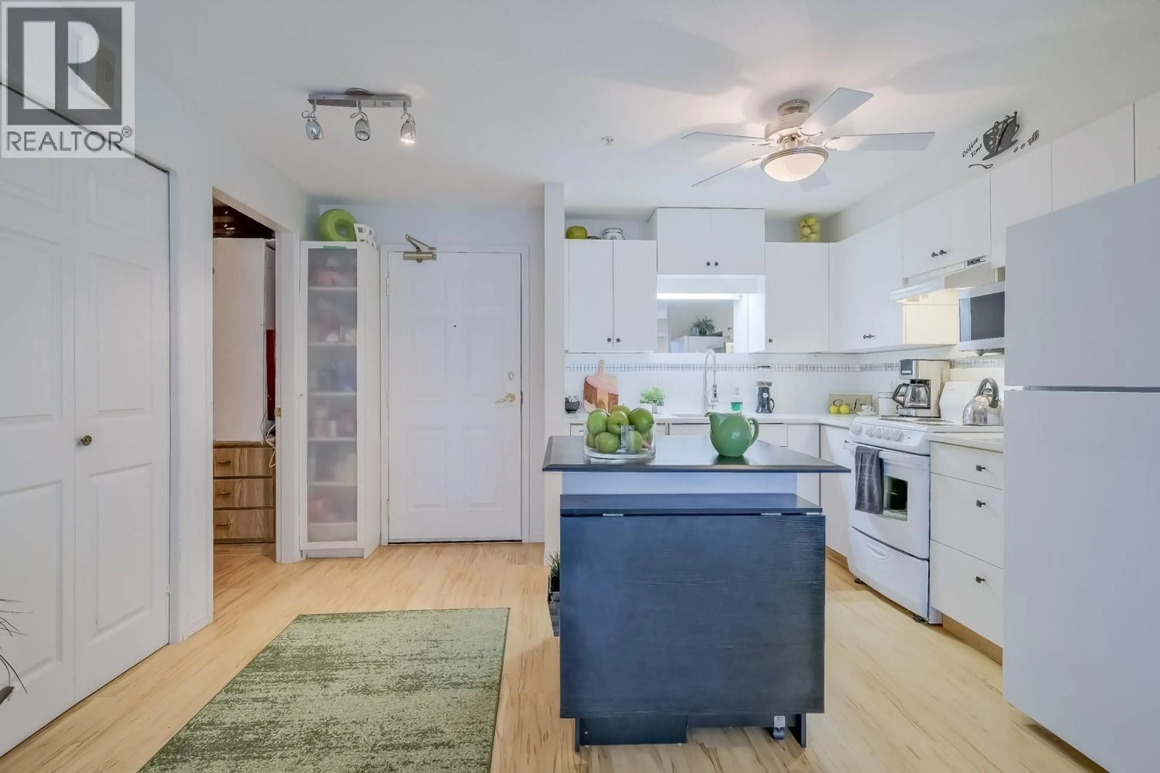 Open concept kitchen, unknown for 215 - 920 SASKATOON ROAD, Kelowna British Columbia V1X7P8