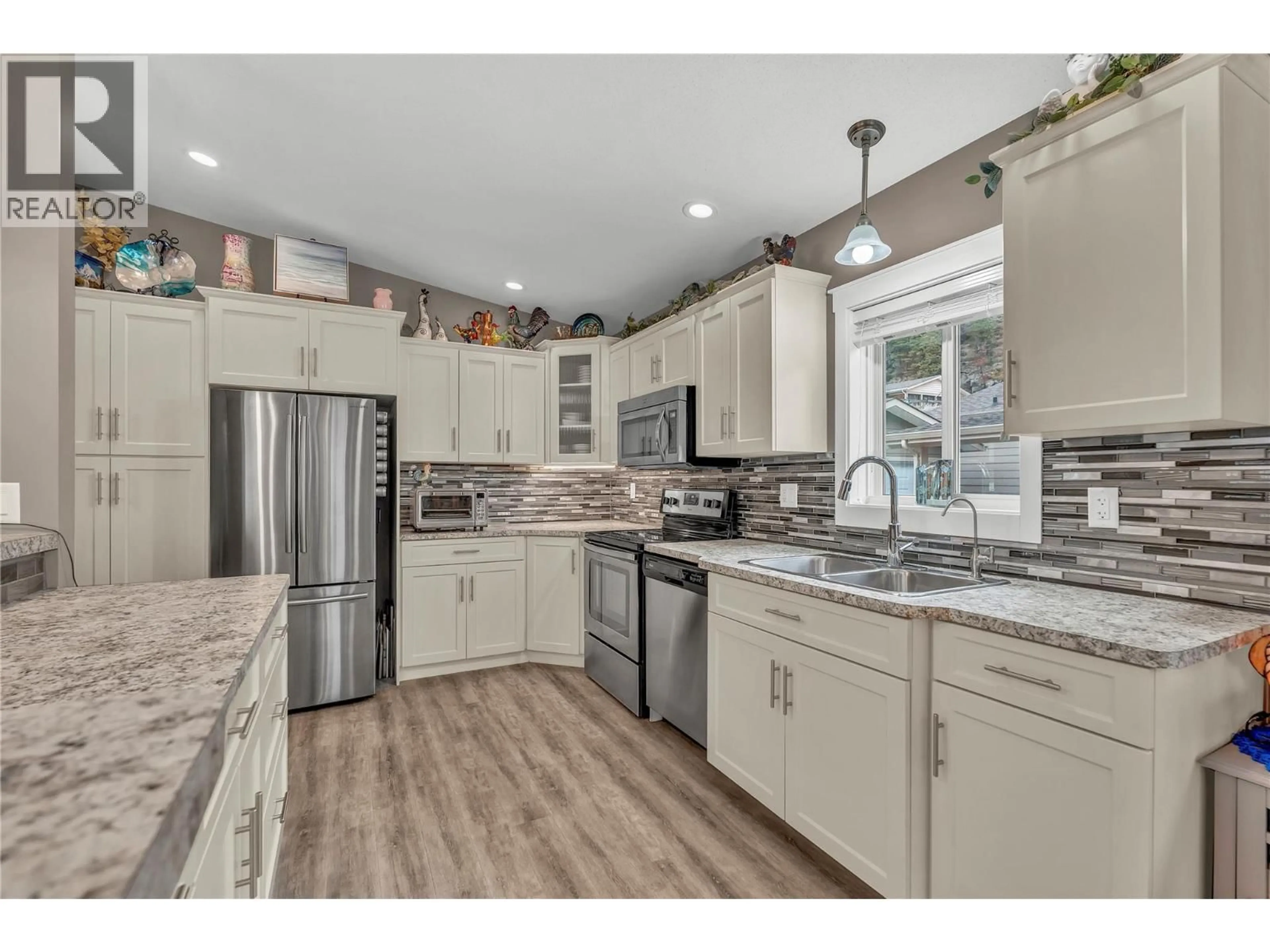 Open concept kitchen, ceramic/tile floor for 1 - 1340 3A HIGHWAY, Keremeos British Columbia V0X1N4