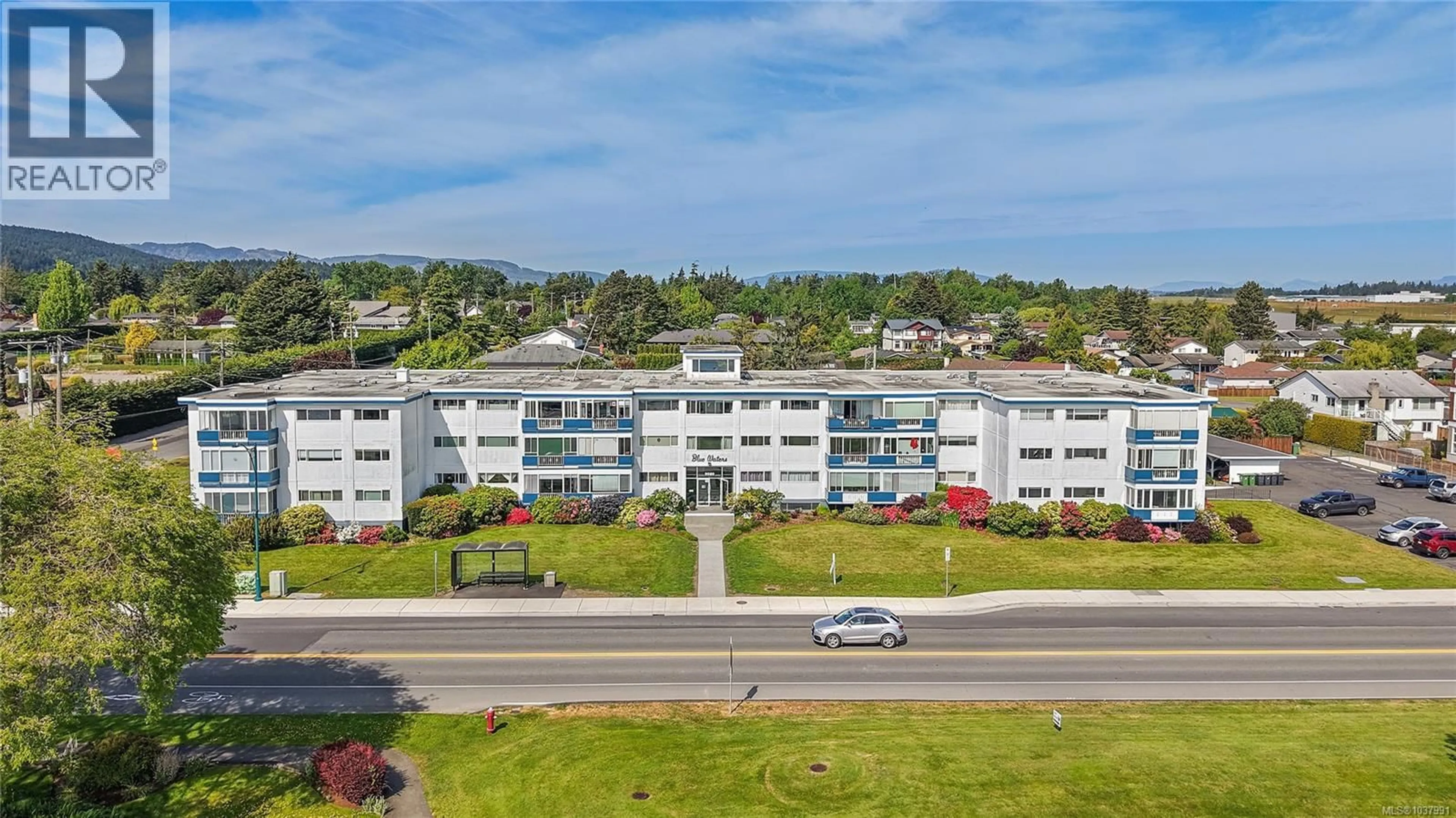 A pic from outside/outdoor area/front of a property/back of a property/a pic from drone, water/lake/river/ocean view for 111 - 9560 FIFTH STREET, Sidney British Columbia V8L2W5