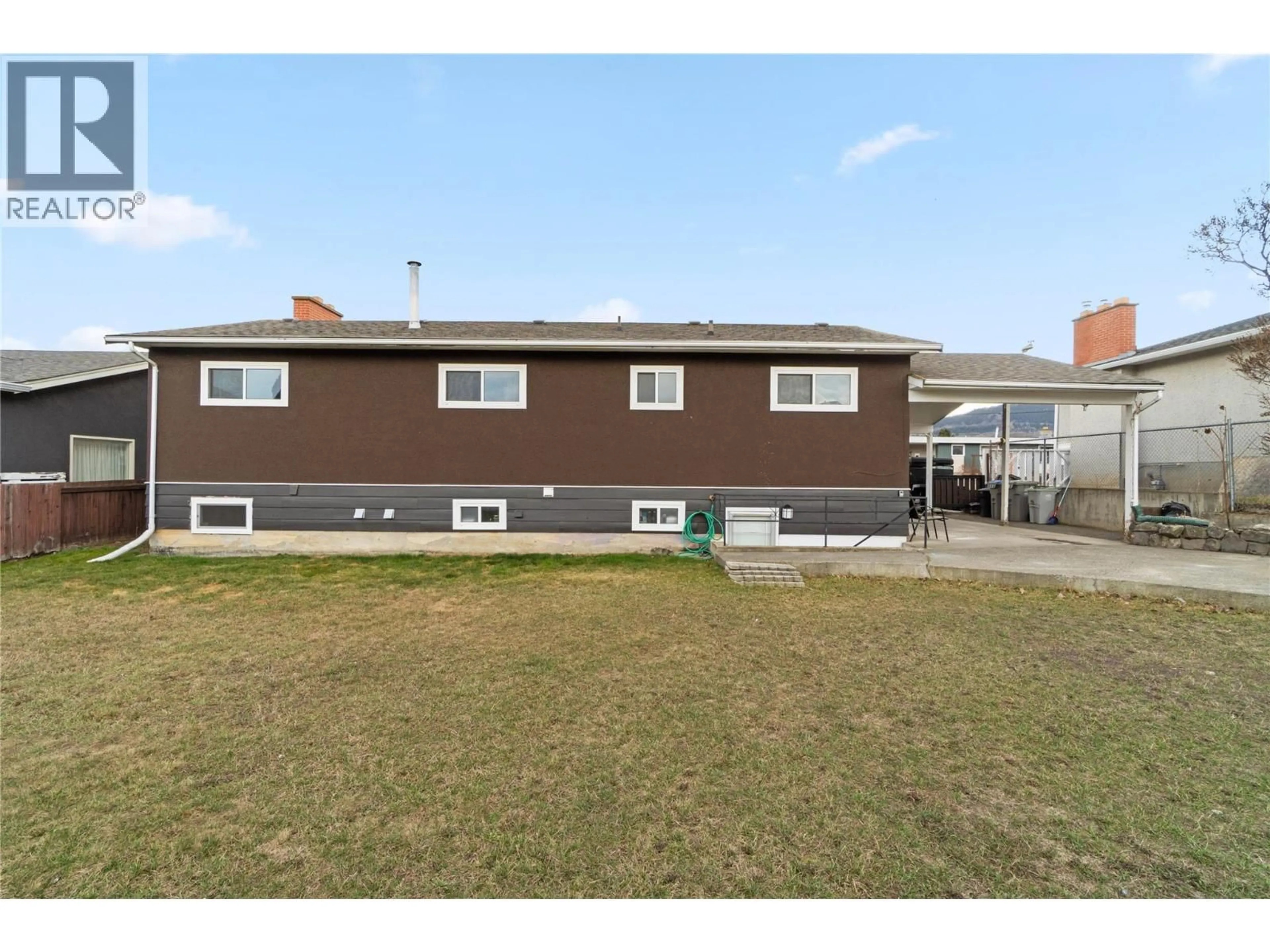 A pic from outside/outdoor area/front of a property/back of a property/a pic from drone, building for 654 PATRICIA AVENUE, Kamloops British Columbia V2B1Y8