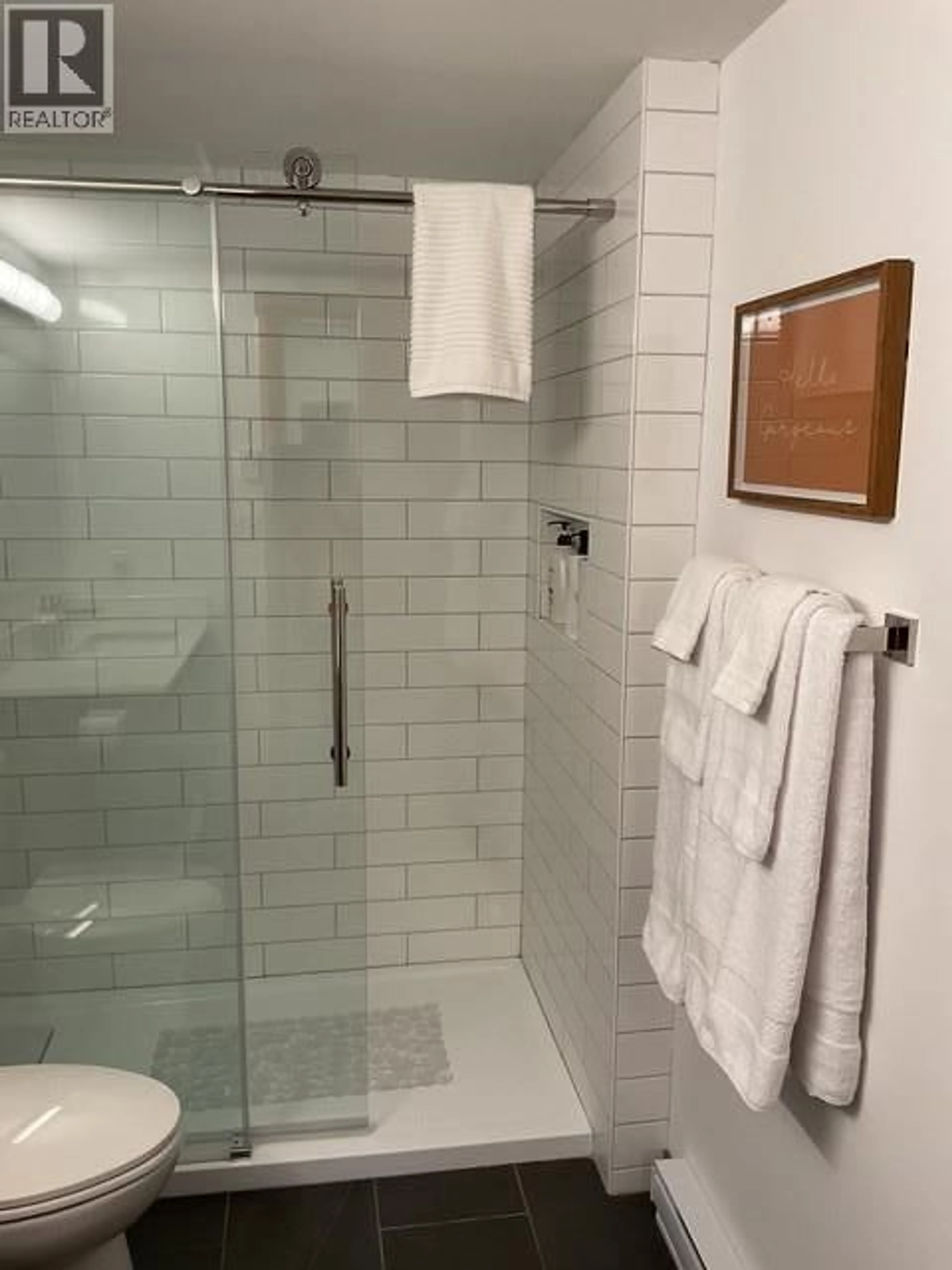 Contemporary bathroom, ceramic/tile floor for 411 - 2060 SUMMIT DRIVE, Panorama British Columbia V0A1T0