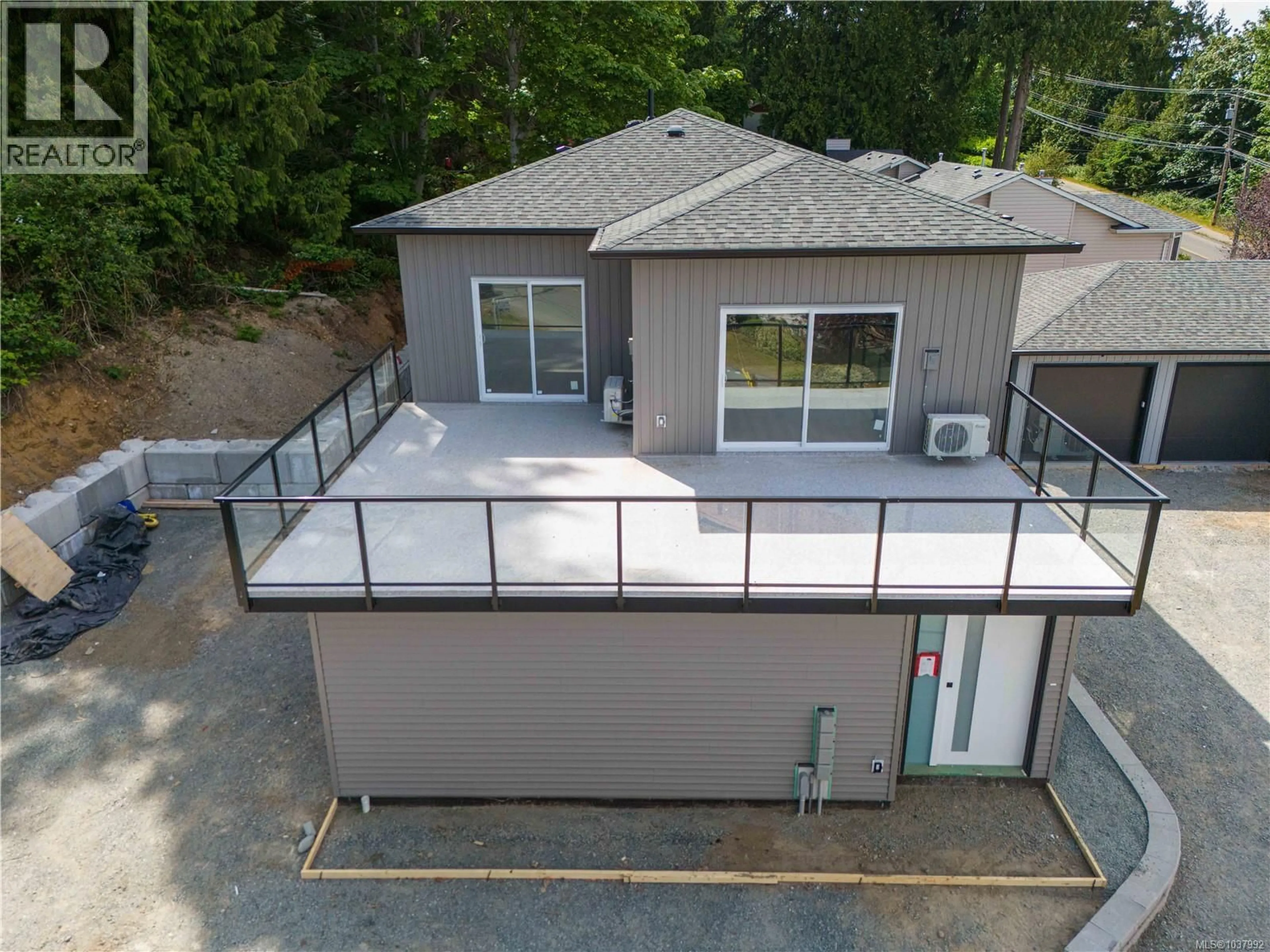 A pic from outside/outdoor area/front of a property/back of a property/a pic from drone, unknown for 201 - 5309 TOMS TURNABOUT, Nanaimo British Columbia V9T5M9