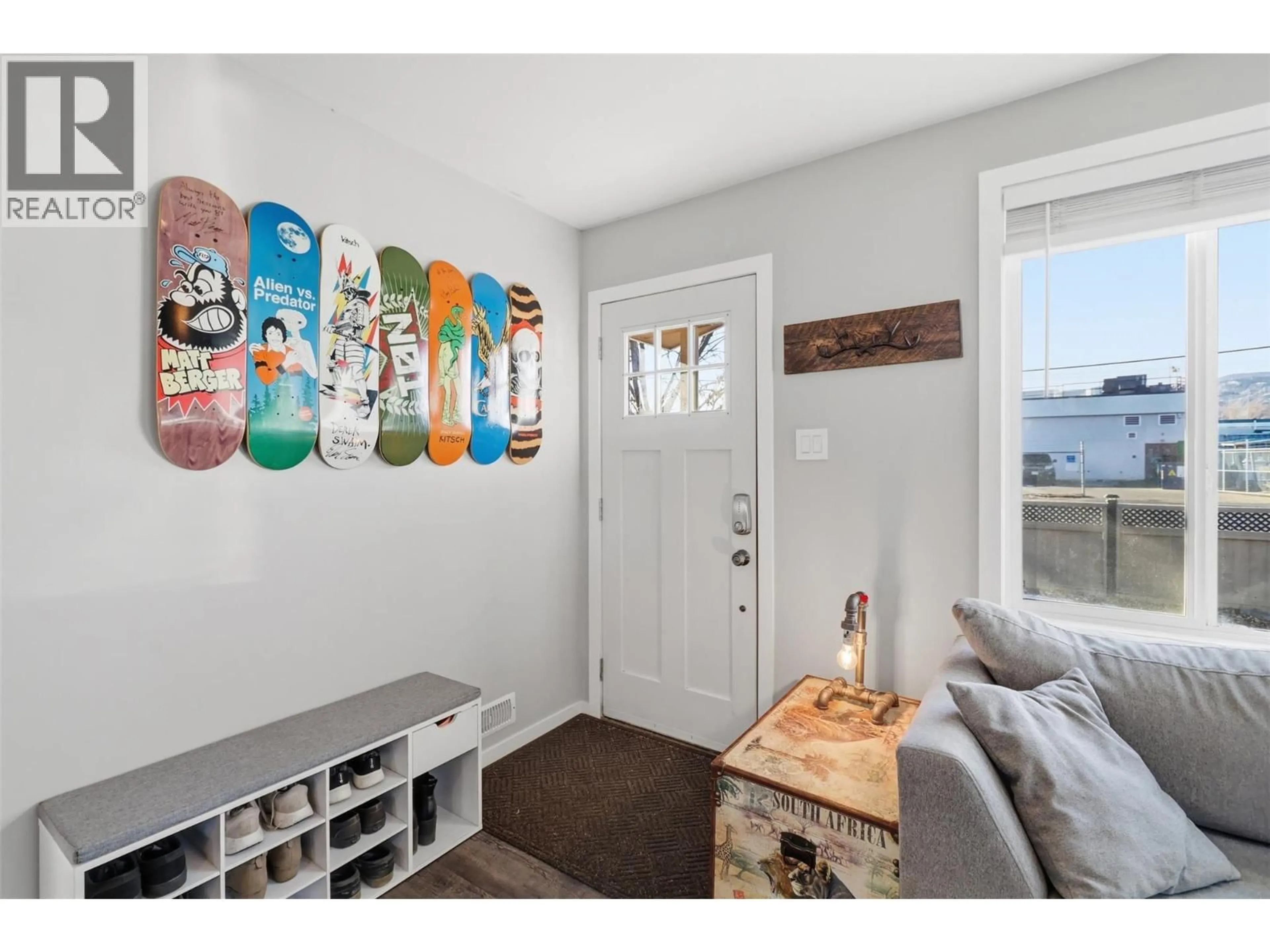 Indoor entryway for 922 WESTMINSTER AVENUE, Kamloops British Columbia V2B1P1