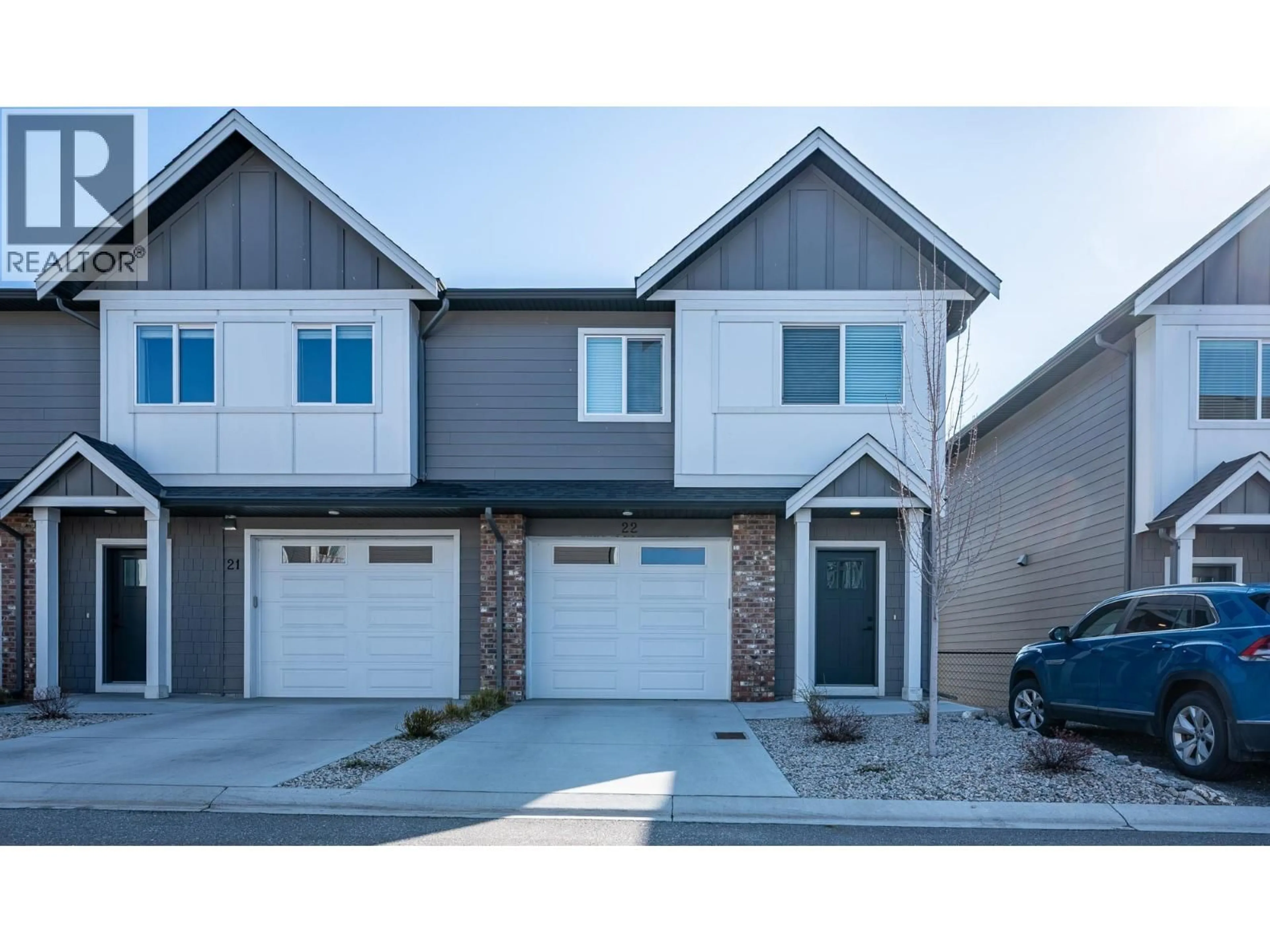 Home with vinyl exterior material, street for 22 - 12075 OCEOLA ROAD, Lake Country British Columbia V4V1H1