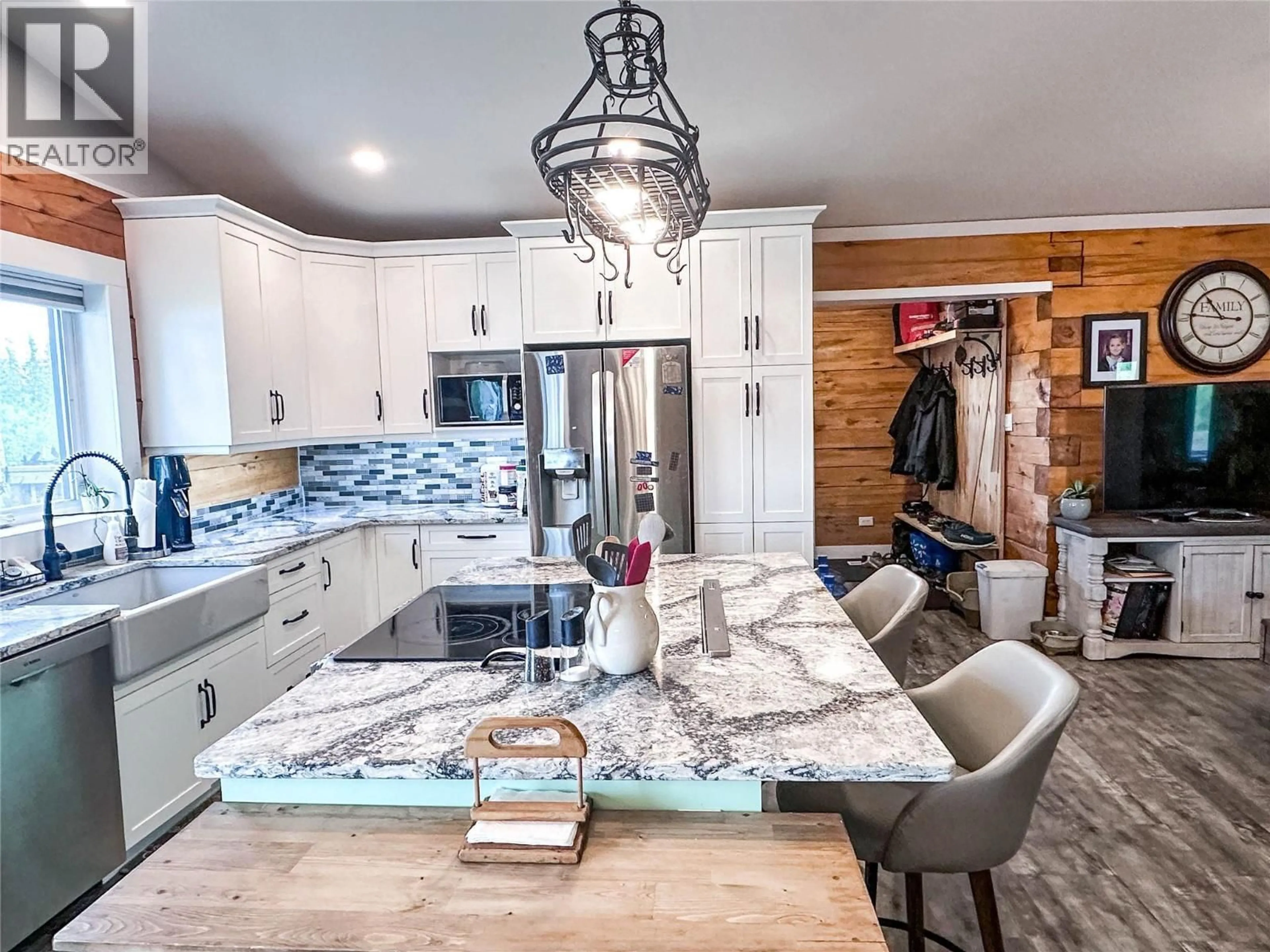 Open concept kitchen, ceramic/tile floor for 5191 97 HIGHWAY, Dawson Creek British Columbia V1G4H7