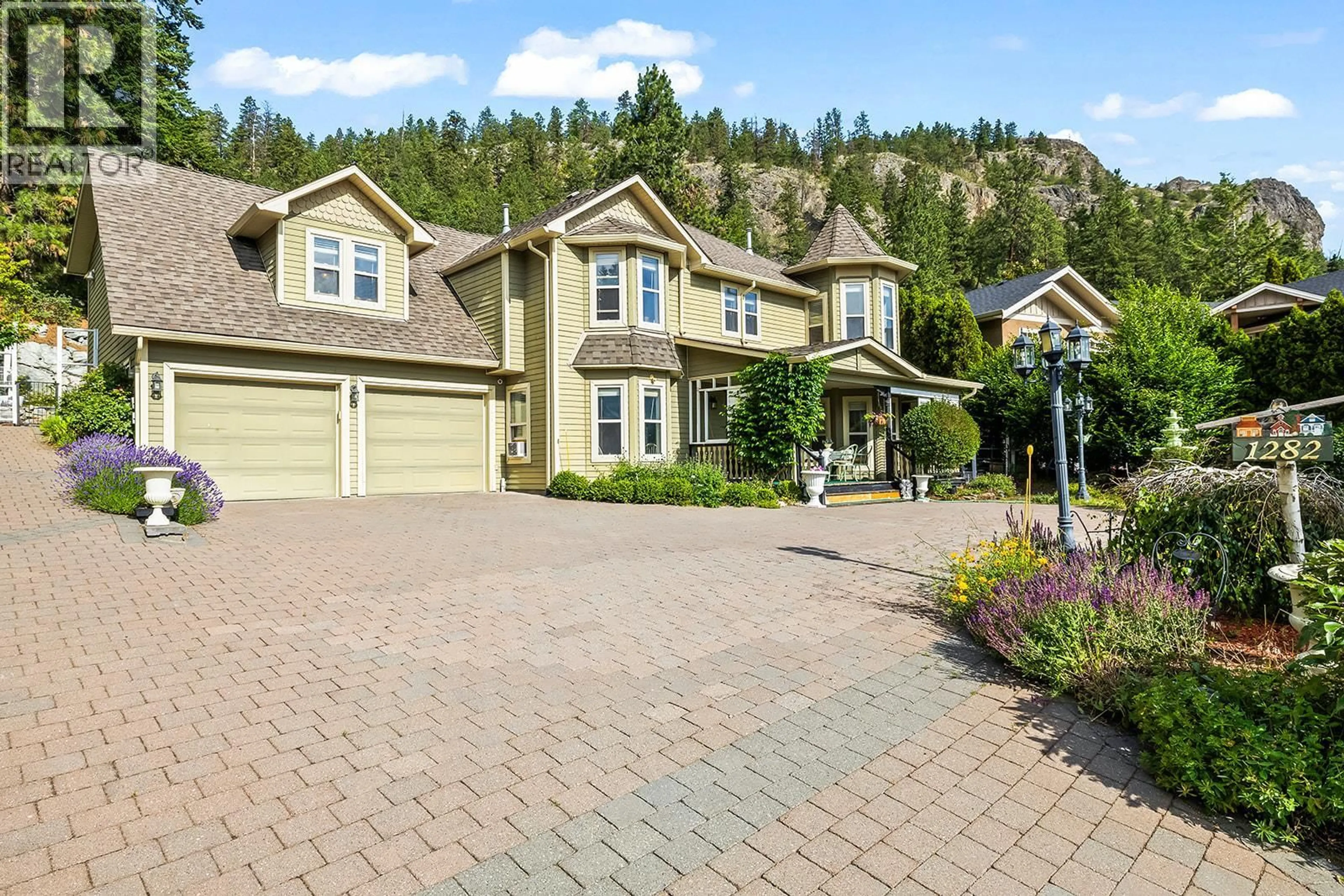 Home with vinyl exterior material, mountain view for 1282 LAKEVIEW COVE PLACE, West Kelowna British Columbia V1Z3P6