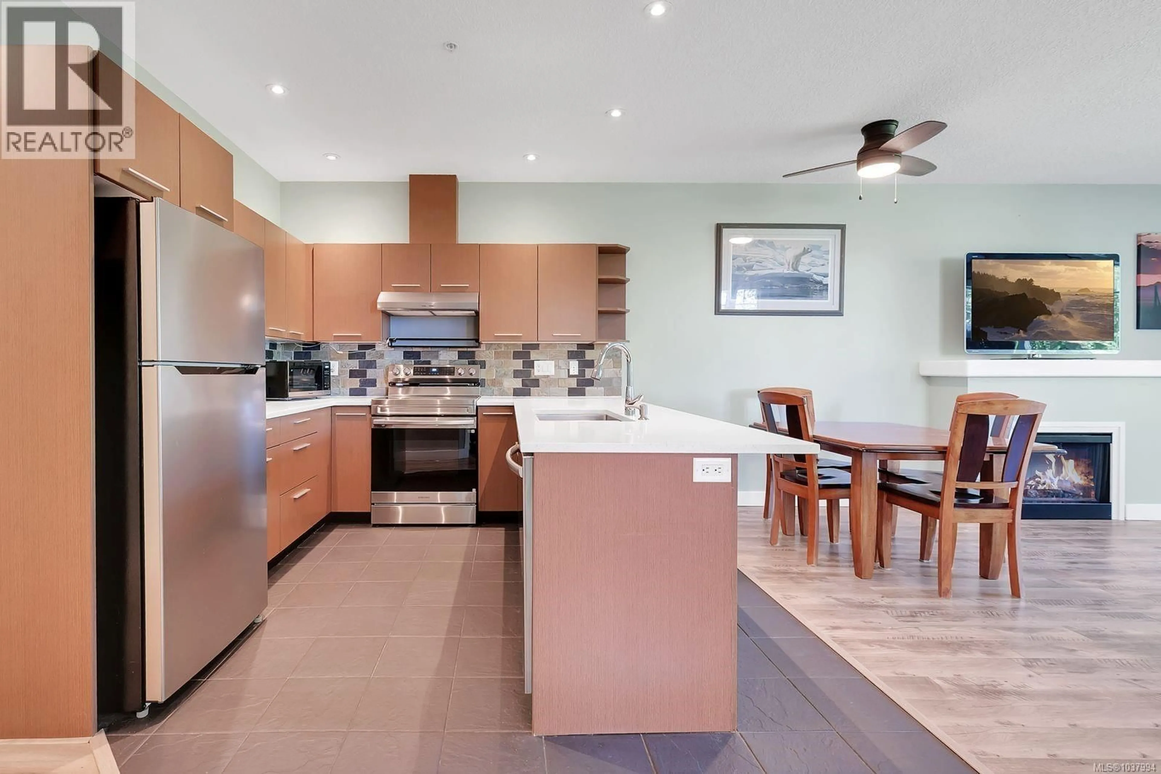 Open concept kitchen, ceramic/tile floor for 6026 LEAH LANE, Nanaimo British Columbia V9V1W7