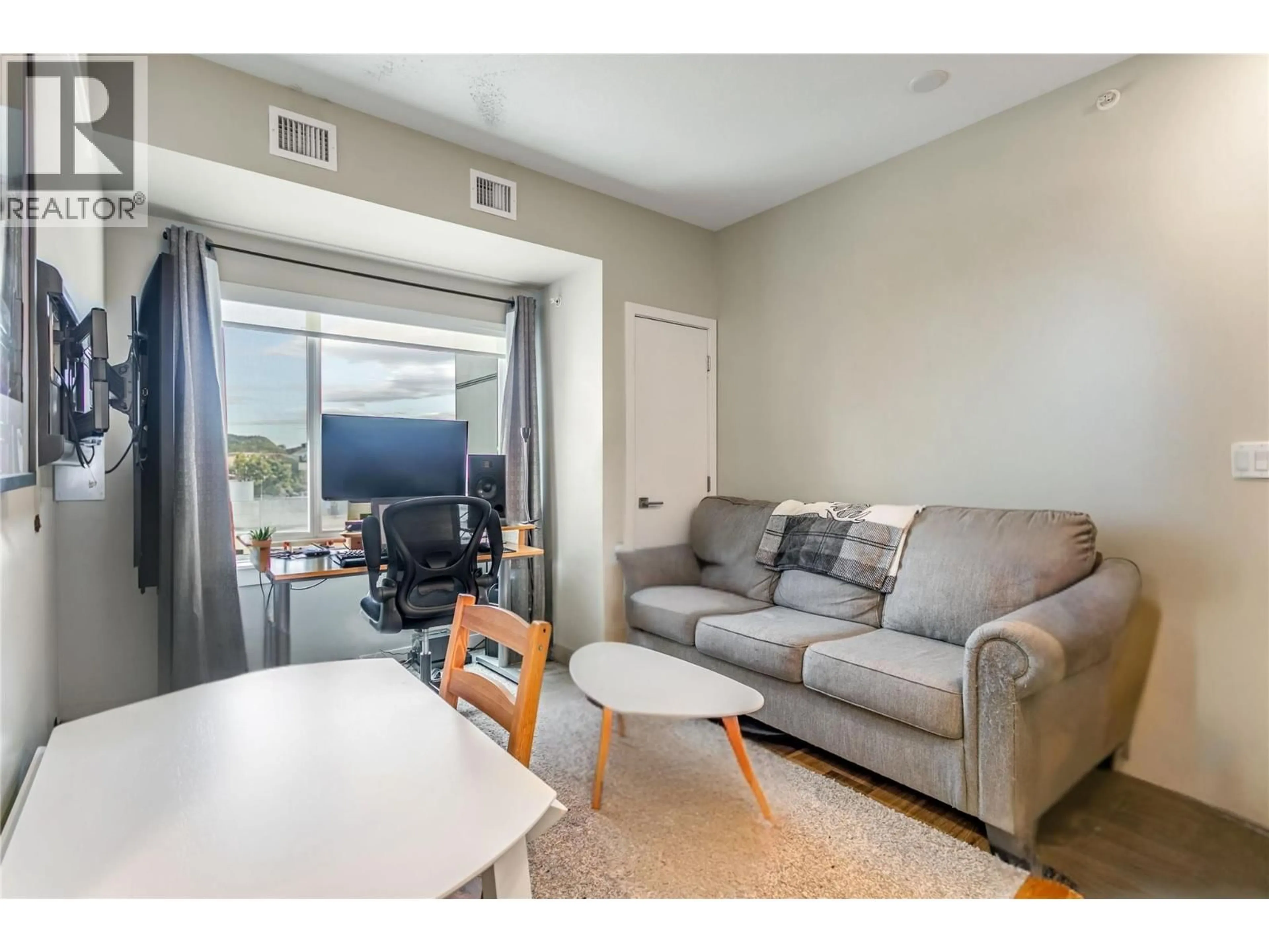 Living room with furniture, unknown for 515 - 722 VALLEY ROAD, Kelowna British Columbia V1V2E6