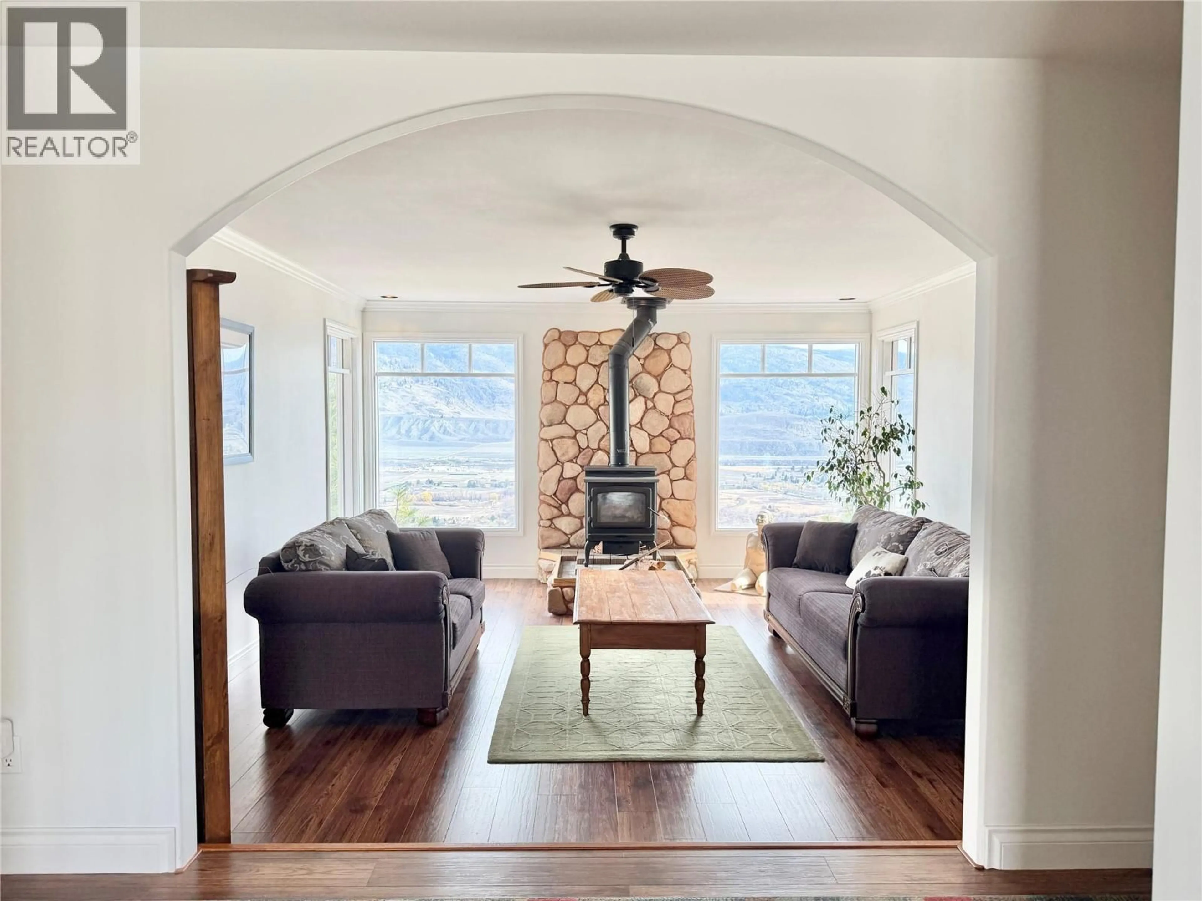 Living room with furniture, unknown for 614 WILSON MOUNTAIN ROAD, Oliver British Columbia V0H1T5