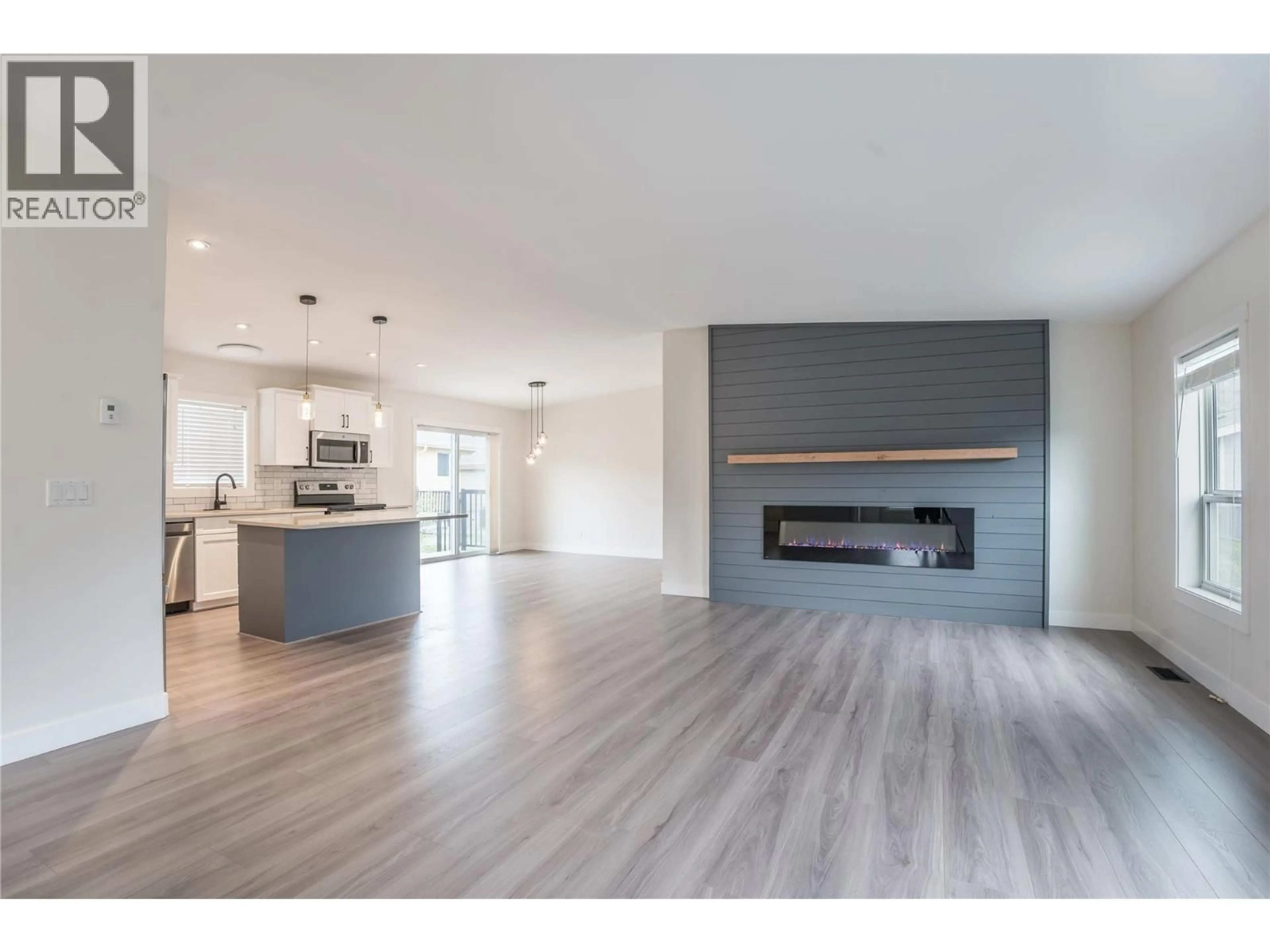 Open concept kitchen, wood/laminate floor for 70 - 8300 GALLAGHER LAKE FRONTAGE ROAD, Oliver British Columbia V0H1T0