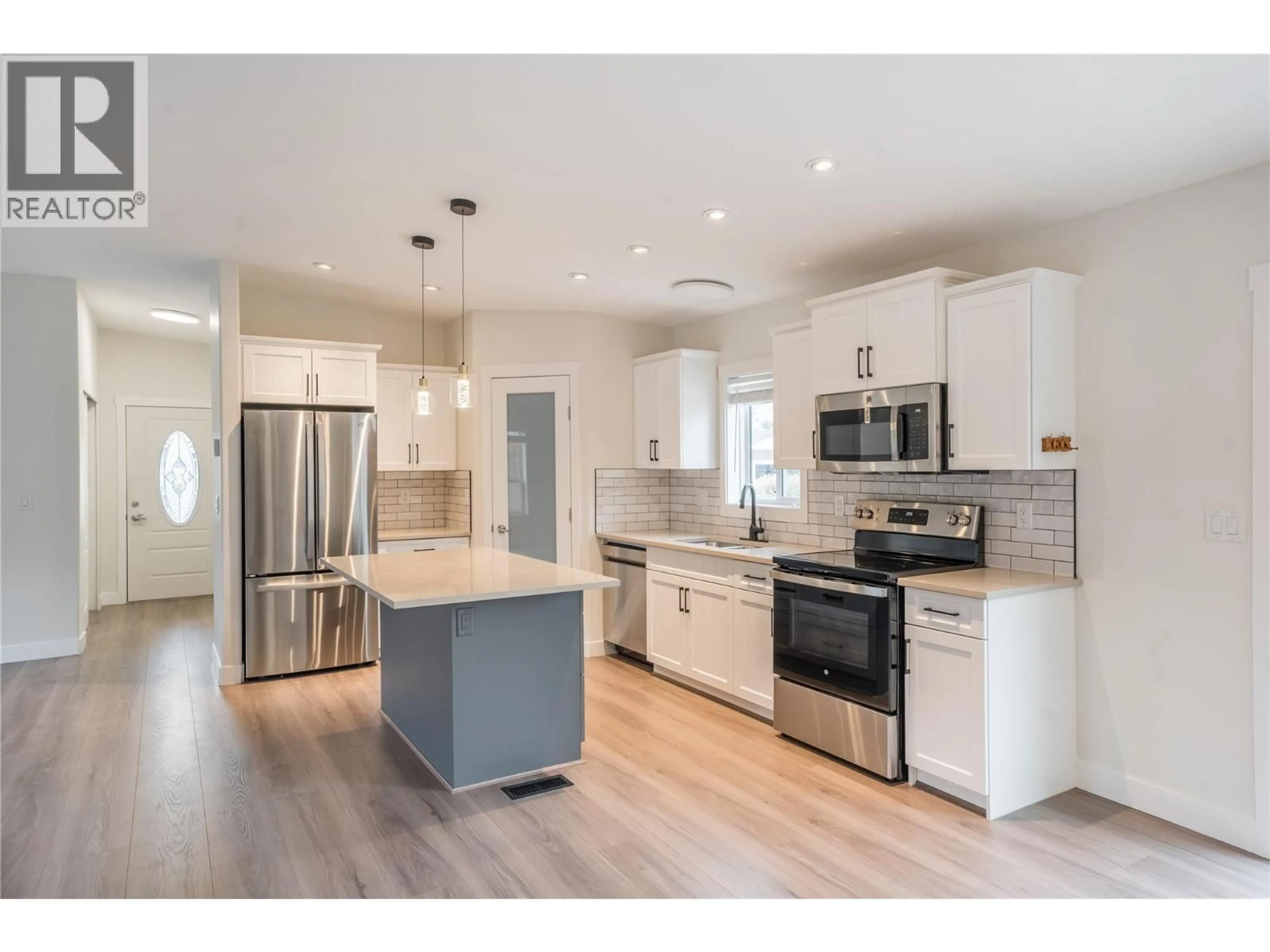 Open concept kitchen, wood/laminate floor for 70 - 8300 GALLAGHER LAKE FRONTAGE ROAD, Oliver British Columbia V0H1T0