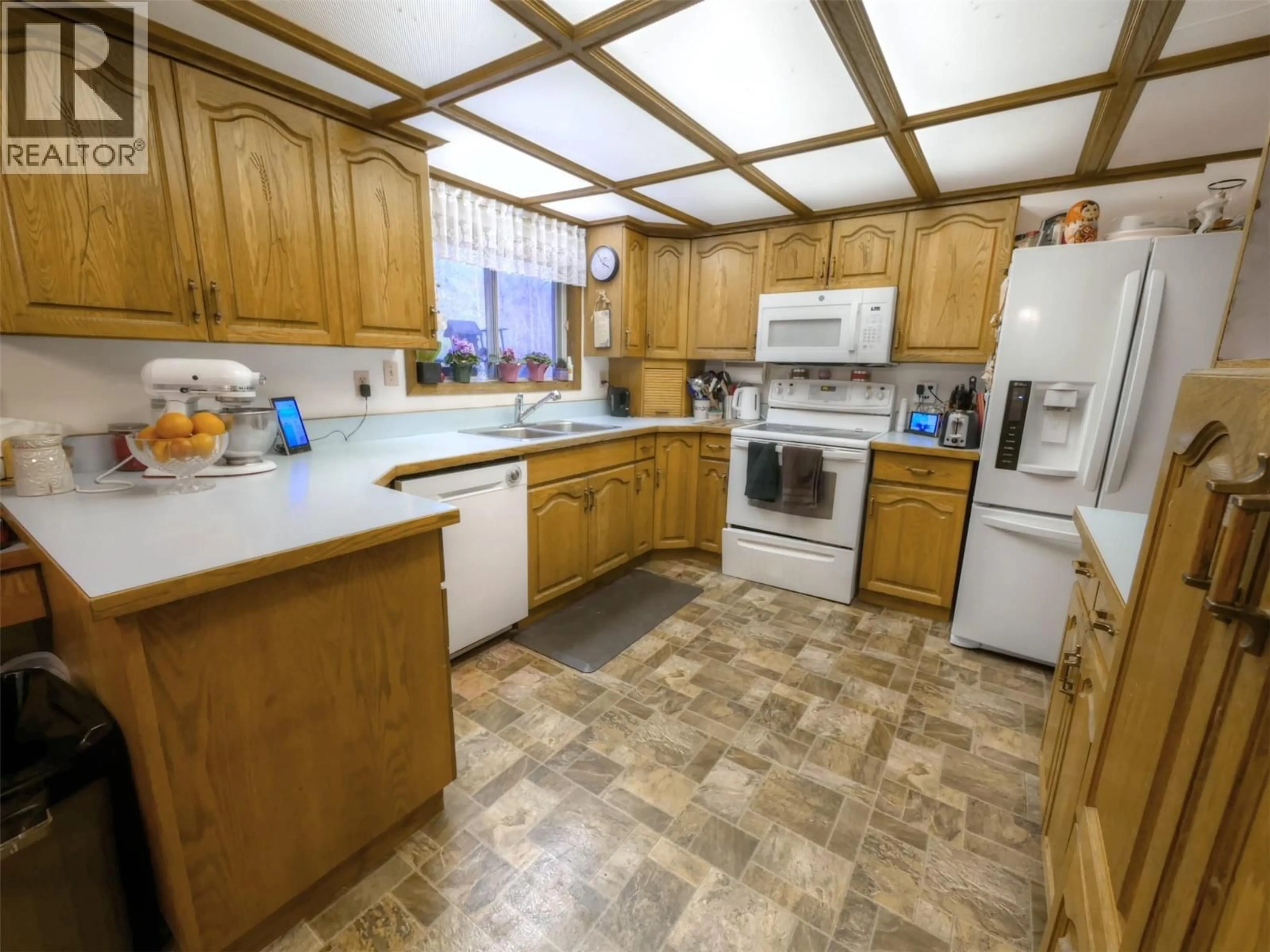 Standard kitchen, unknown for 9250 HIGHWAY 3 & 95 OTHER, Yahk British Columbia V0B2P0