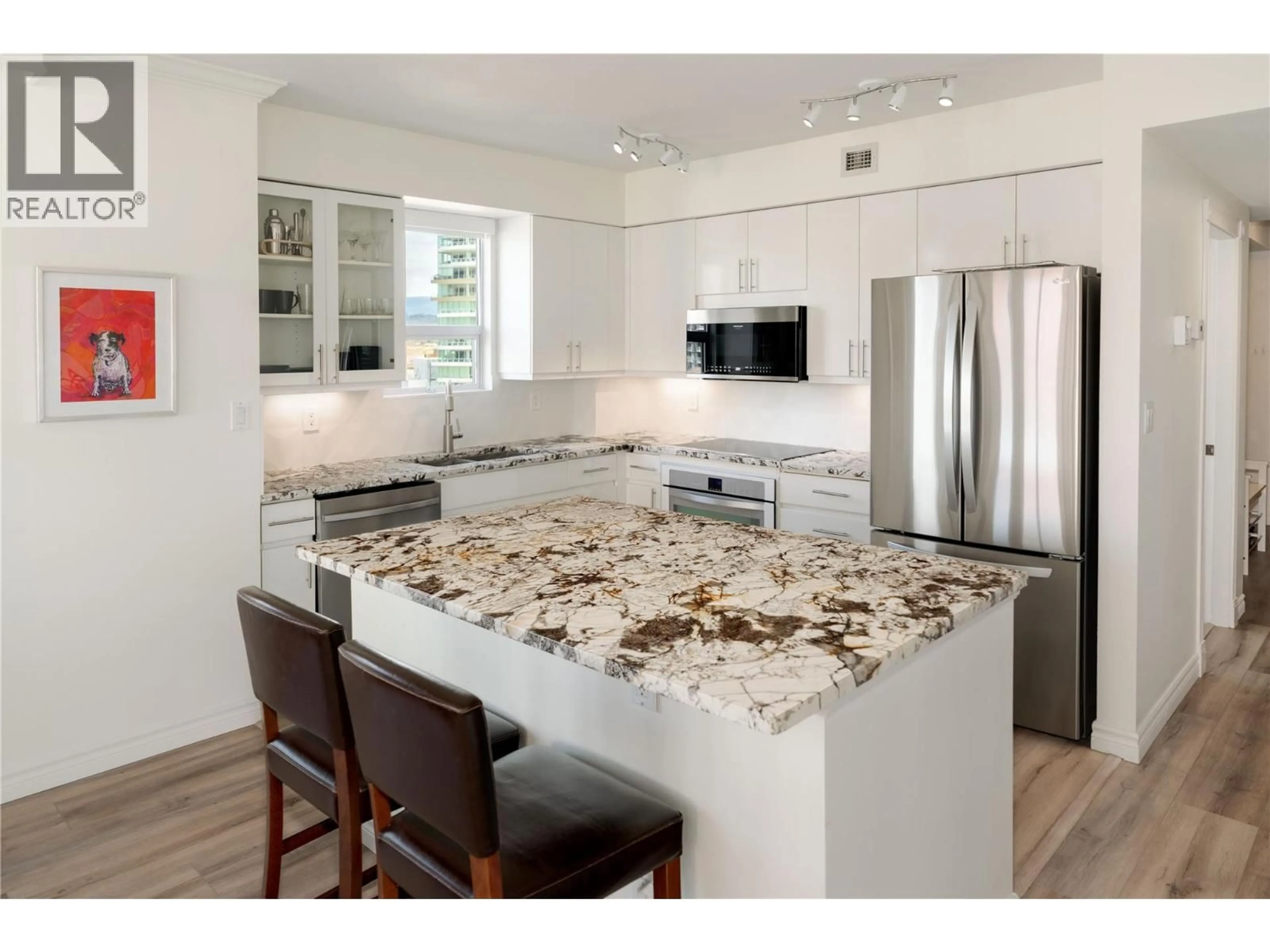 Open concept kitchen, ceramic/tile floor for 801 - 1152 SUNSET DRIVE, Kelowna British Columbia V1Y9R7