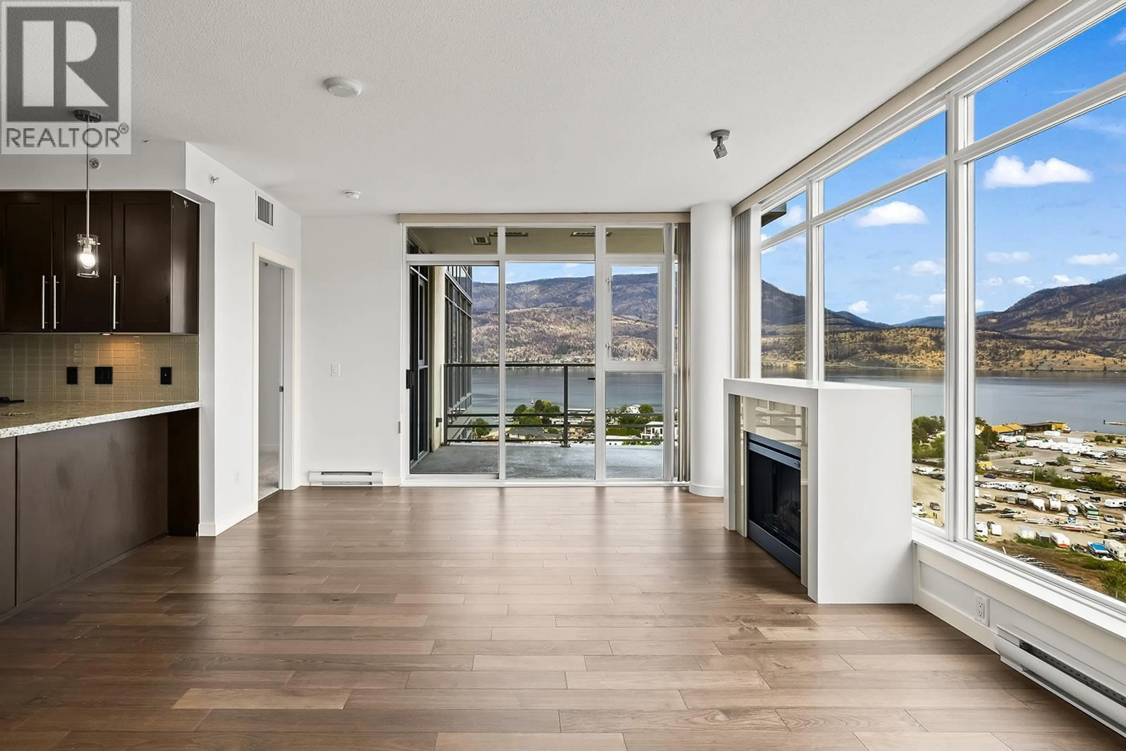 Indoor foyer for 1902 - 1075 SUNSET DRIVE, Kelowna British Columbia V1Y9Y9