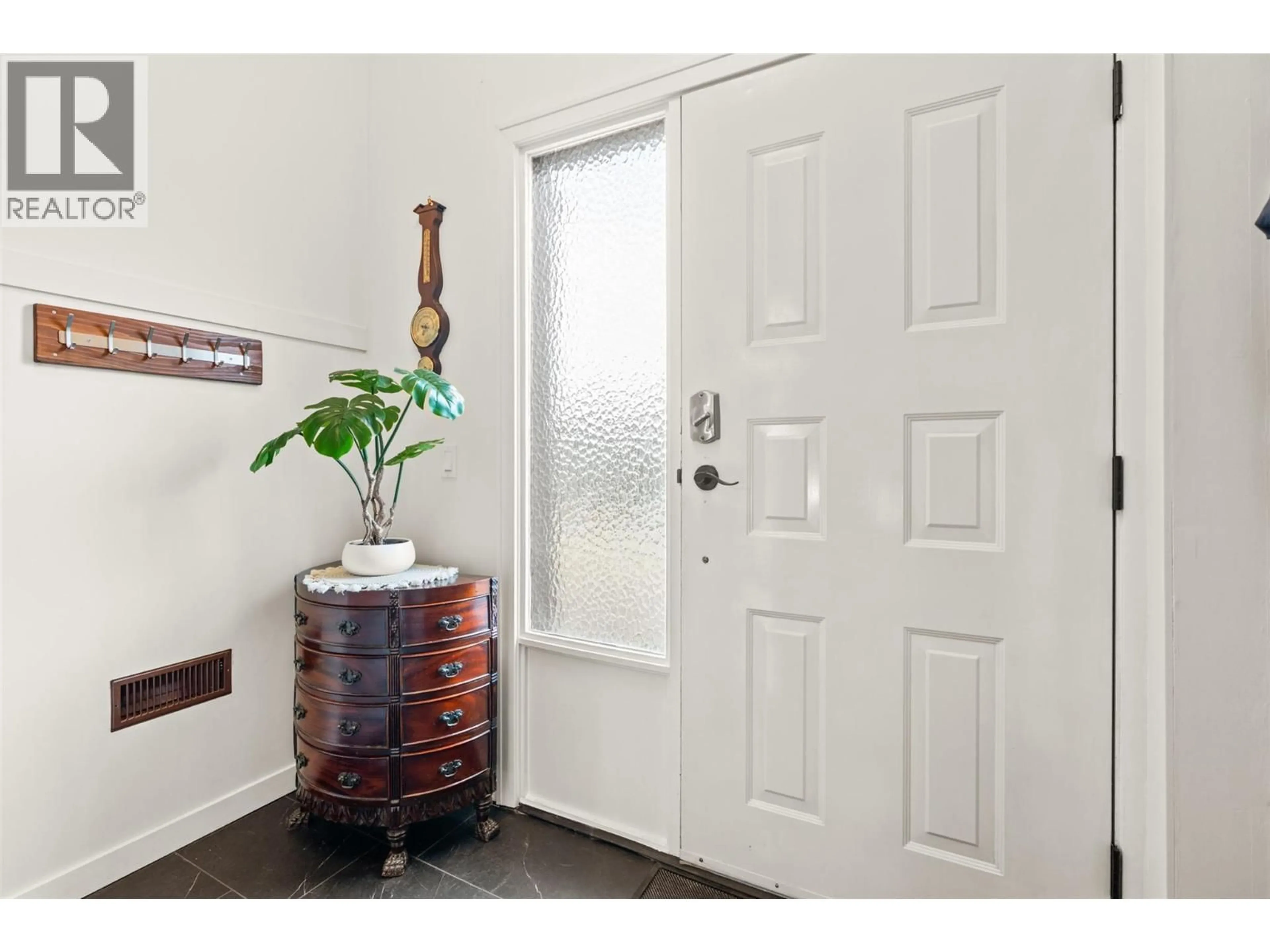 Indoor entryway for 2697 JARVIS CRESCENT, Armstrong British Columbia V4Y0G3