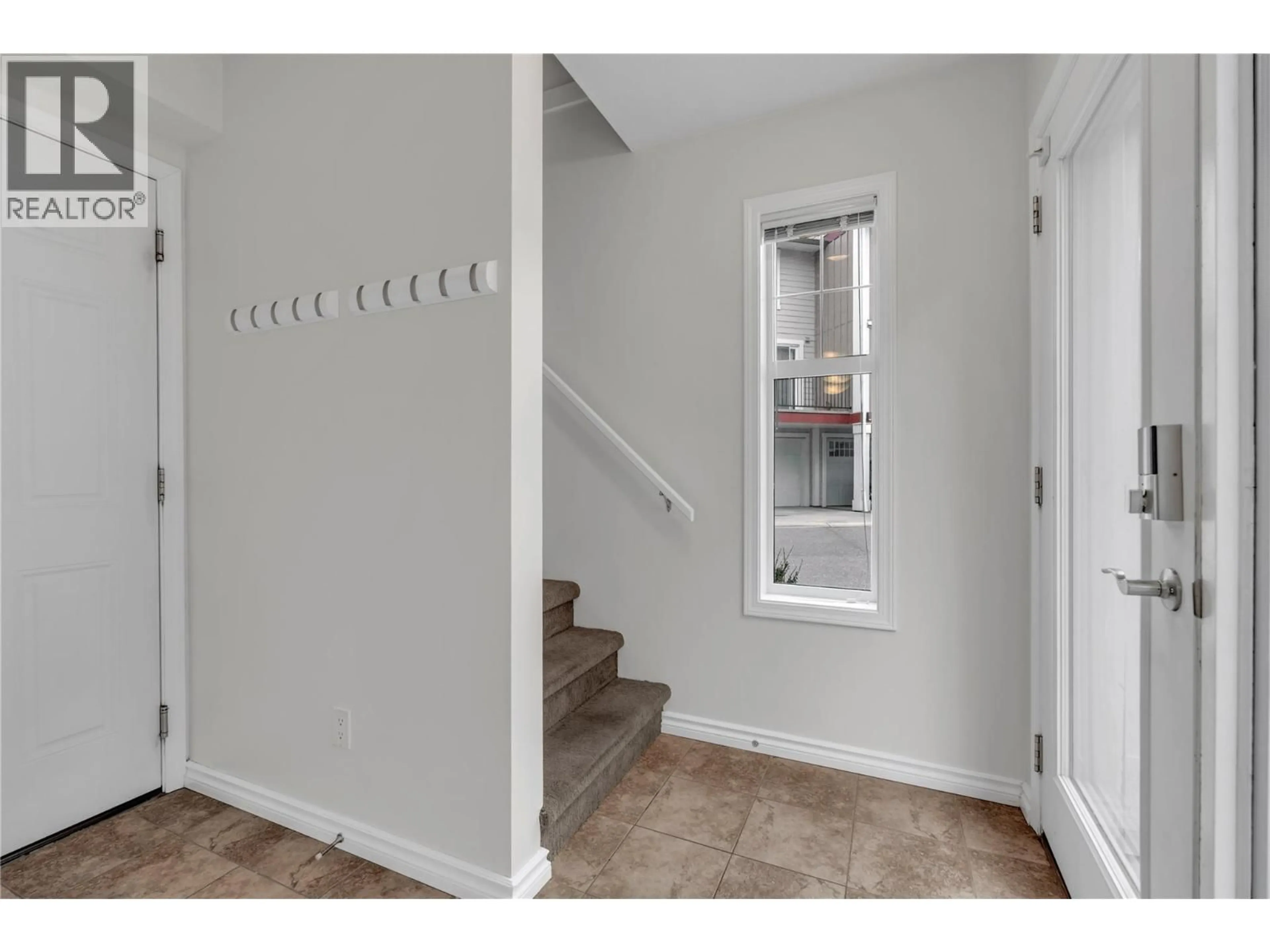 Indoor entryway for 106 - 3363 WILSON STREET, Penticton British Columbia V2A9G7