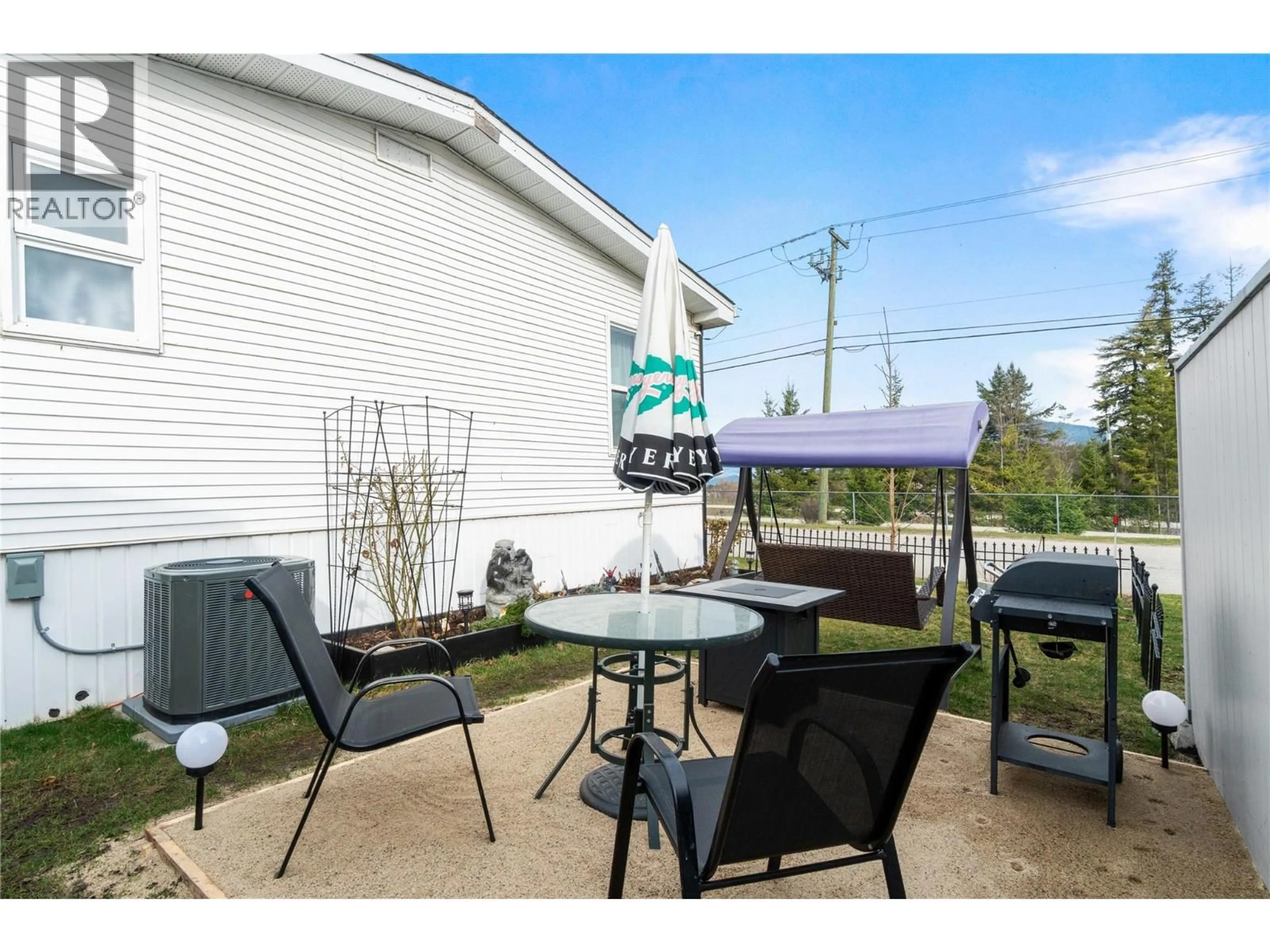 Patio, street for 70 - 3350 10 AVENUE NORTHEAST, Salmon Arm British Columbia V1E1J6