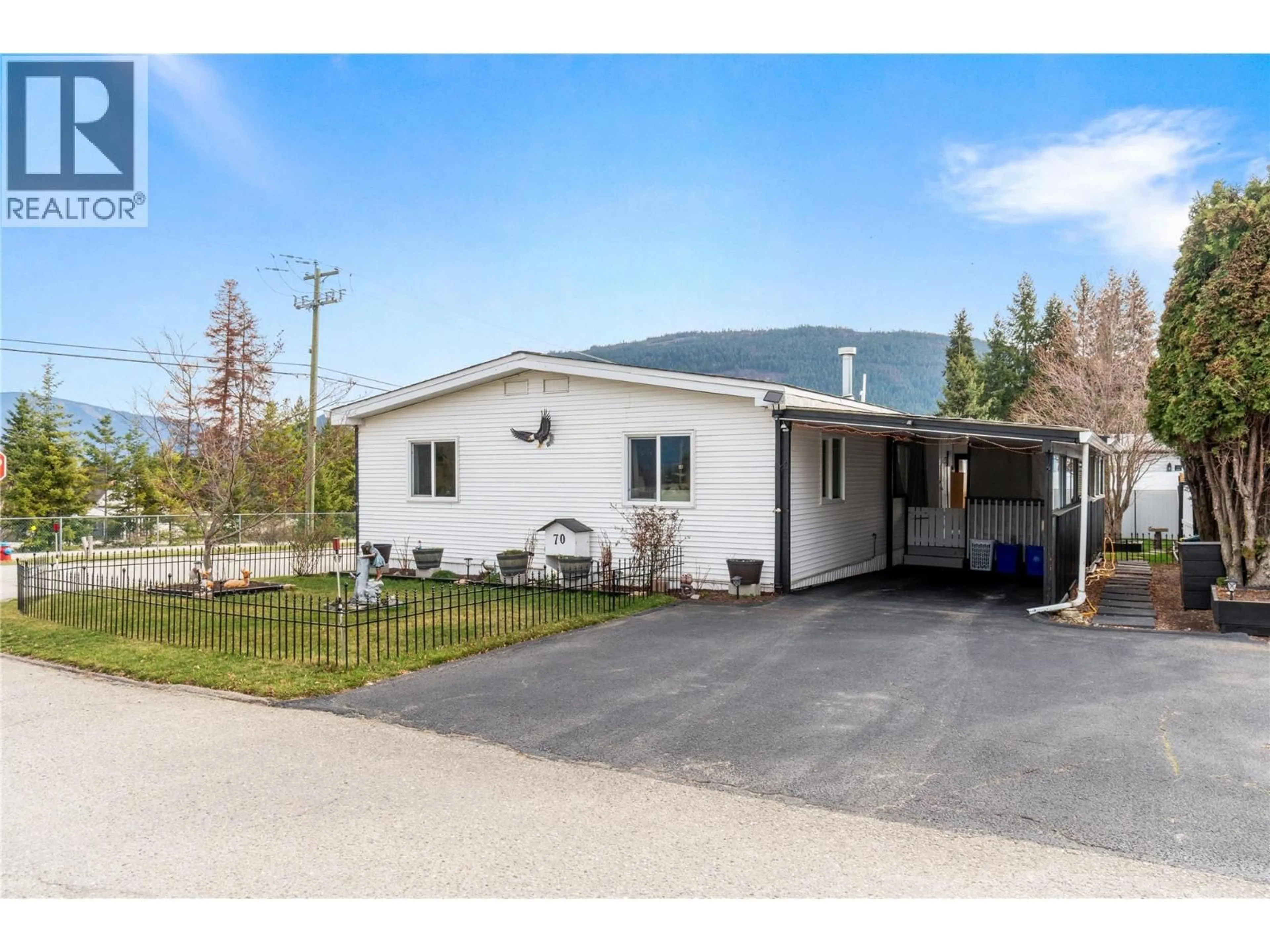 Home with vinyl exterior material, mountain view for 70 - 3350 10 AVENUE NORTHEAST, Salmon Arm British Columbia V1E1J6
