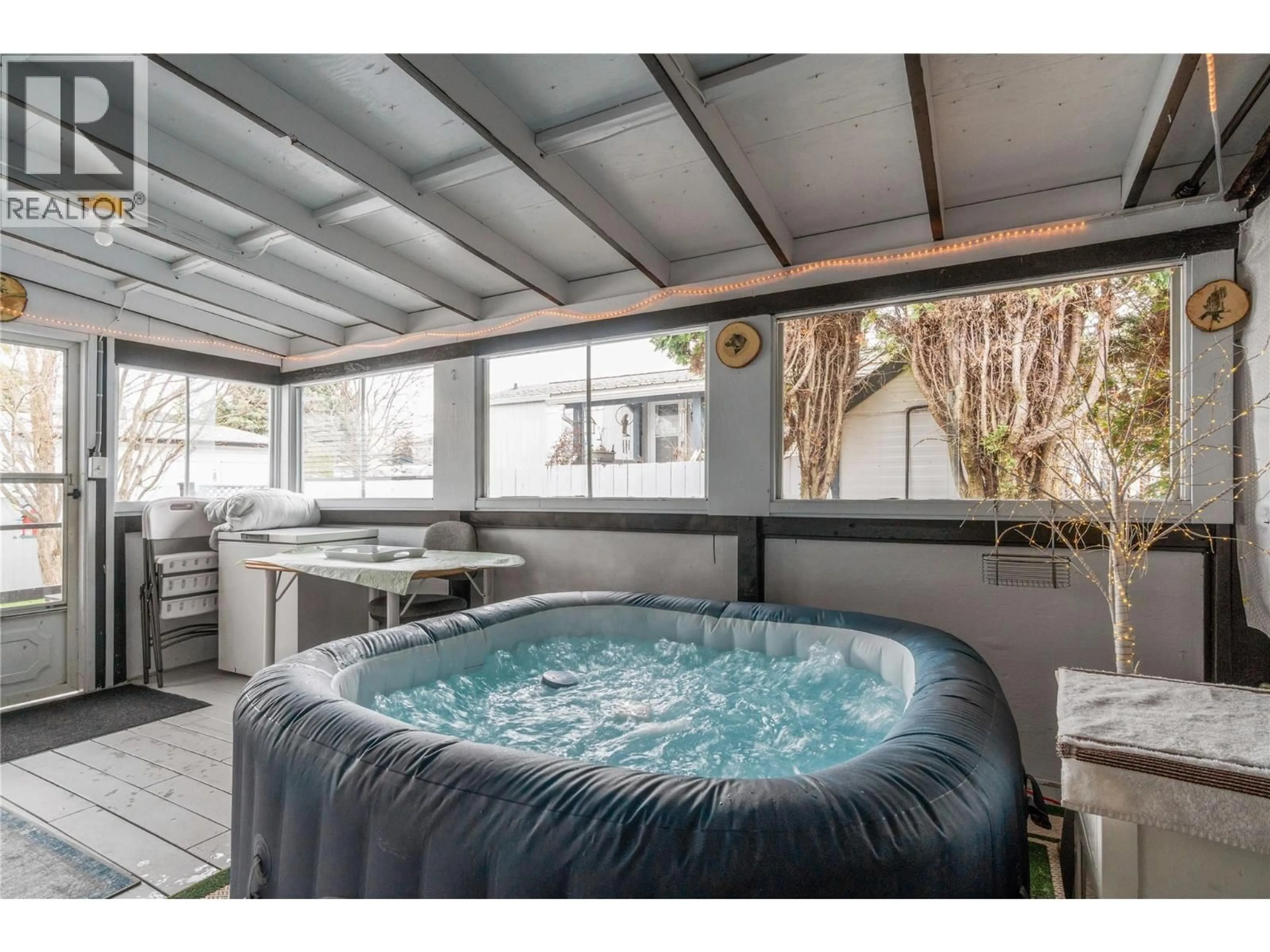 Contemporary bathroom, unknown for 70 - 3350 10 AVENUE NORTHEAST, Salmon Arm British Columbia V1E1J6