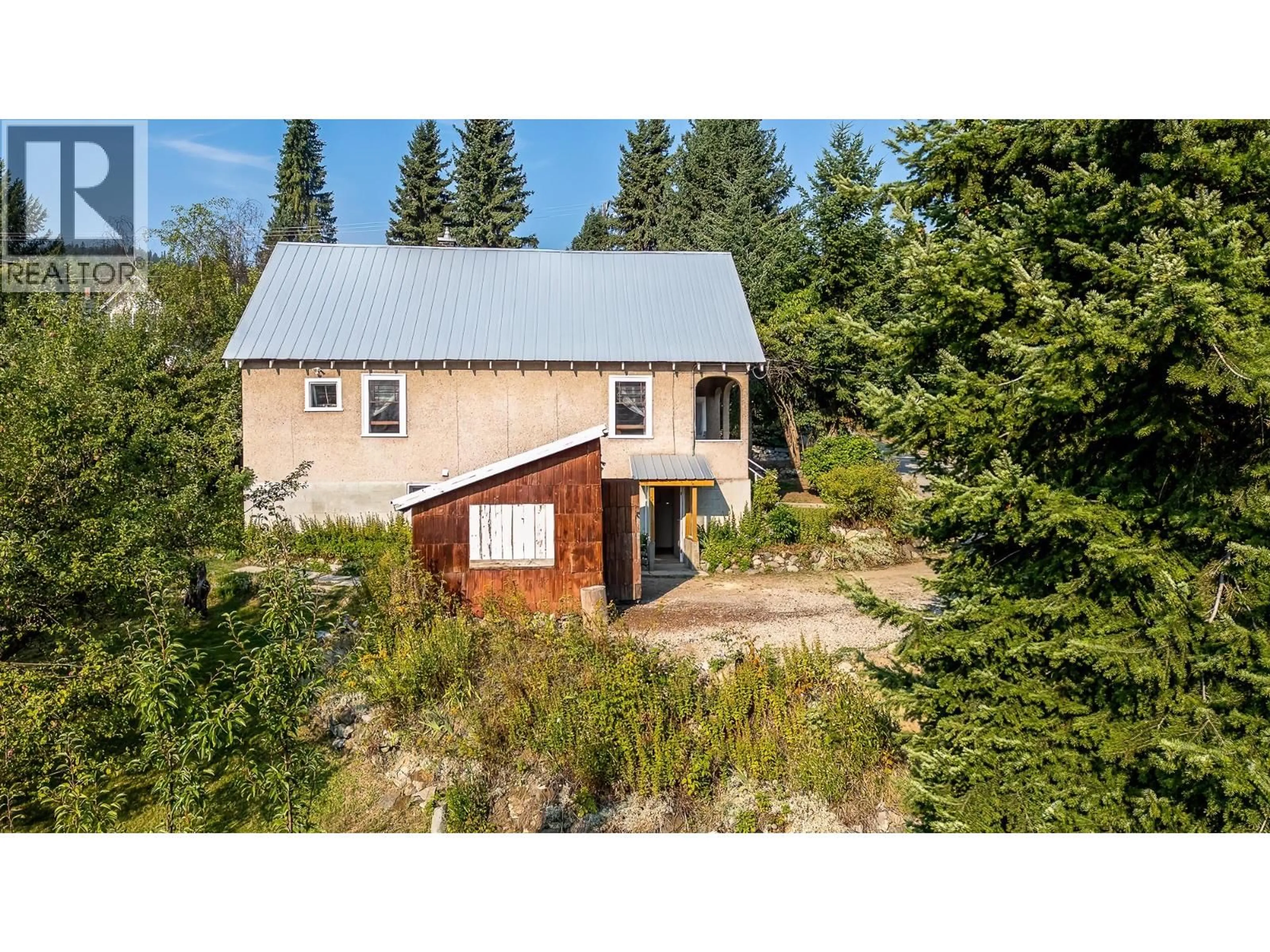 A pic from outside/outdoor area/front of a property/back of a property/a pic from drone, unknown for 1929 UNION AVENUE, Rossland British Columbia V0G1Y0