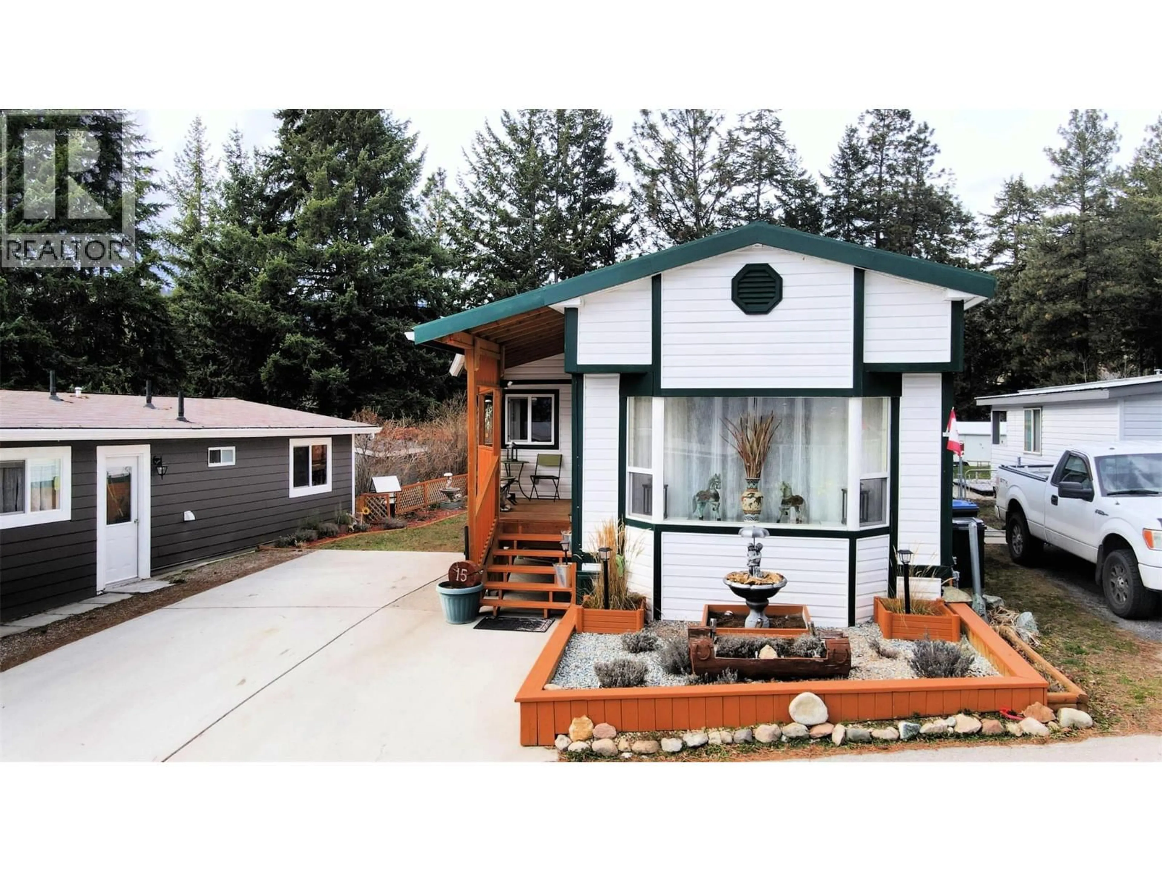Home with vinyl exterior material, street for 15 - 5371 PRINCETON AVENUE, Peachland British Columbia V0H1X8