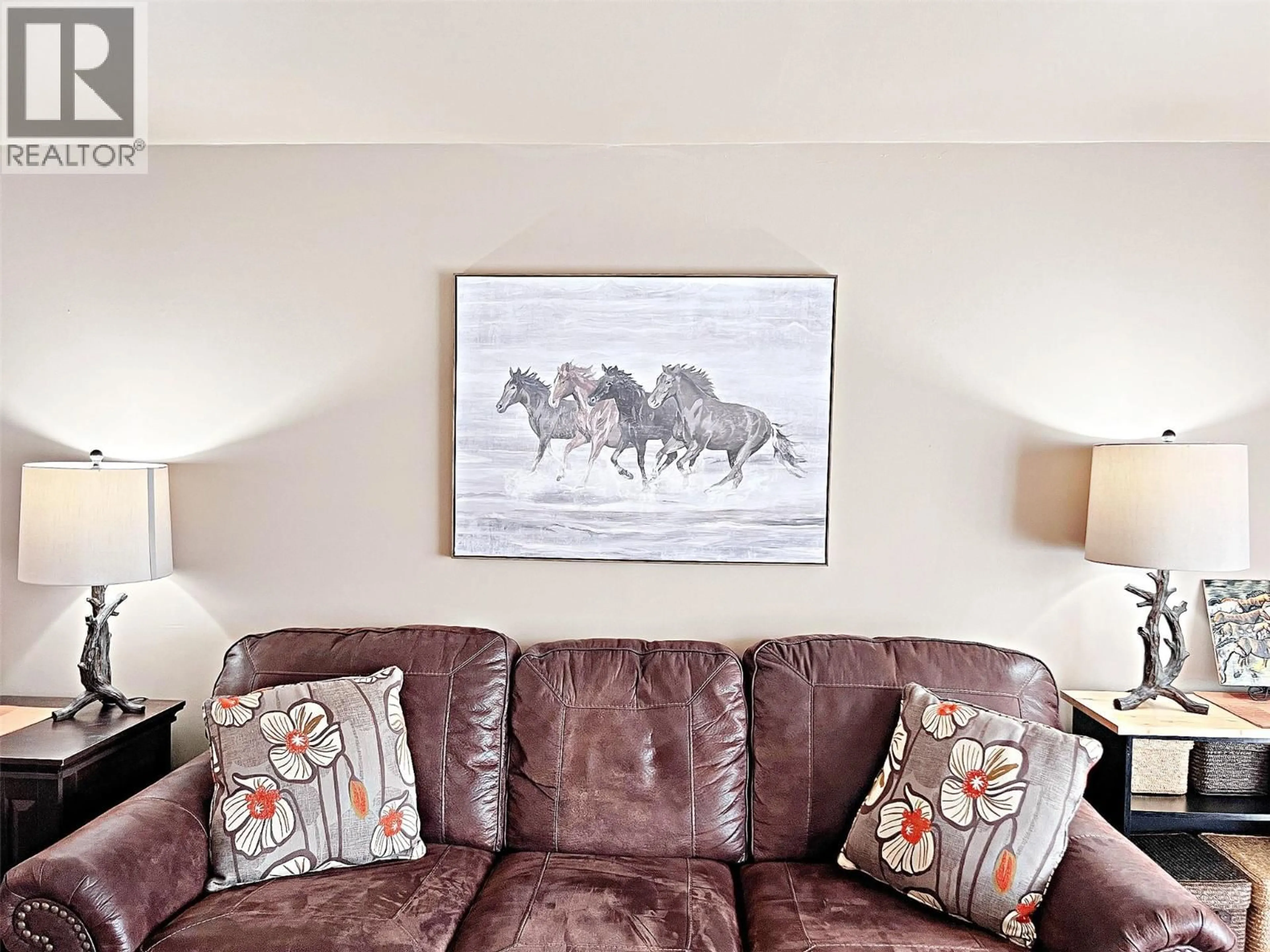 Living room with furniture, unknown for 15 - 5371 PRINCETON AVENUE, Peachland British Columbia V0H1X8