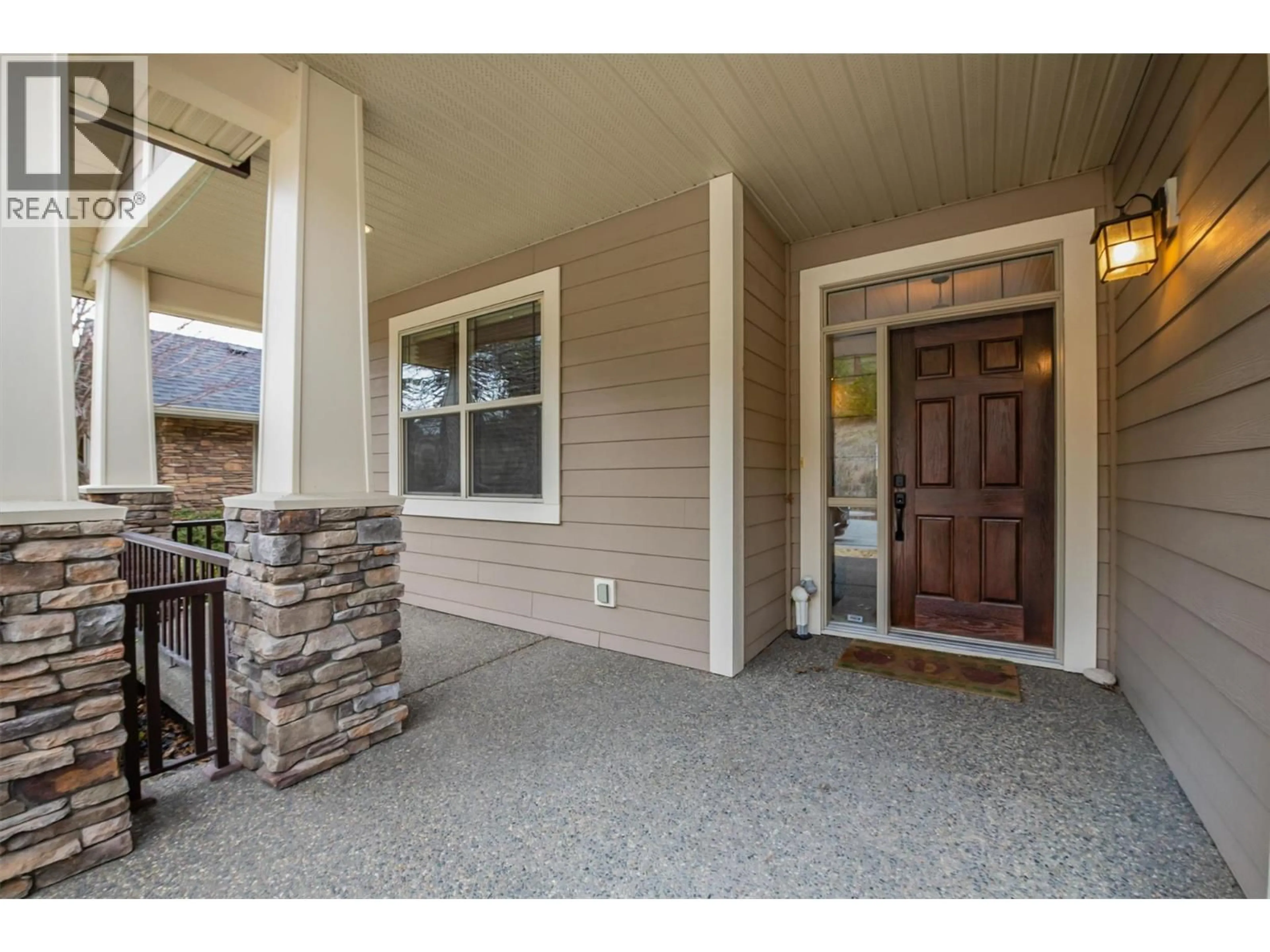Indoor entryway for 165 TERRACE HILL PLACE, Kelowna British Columbia V1V2T2