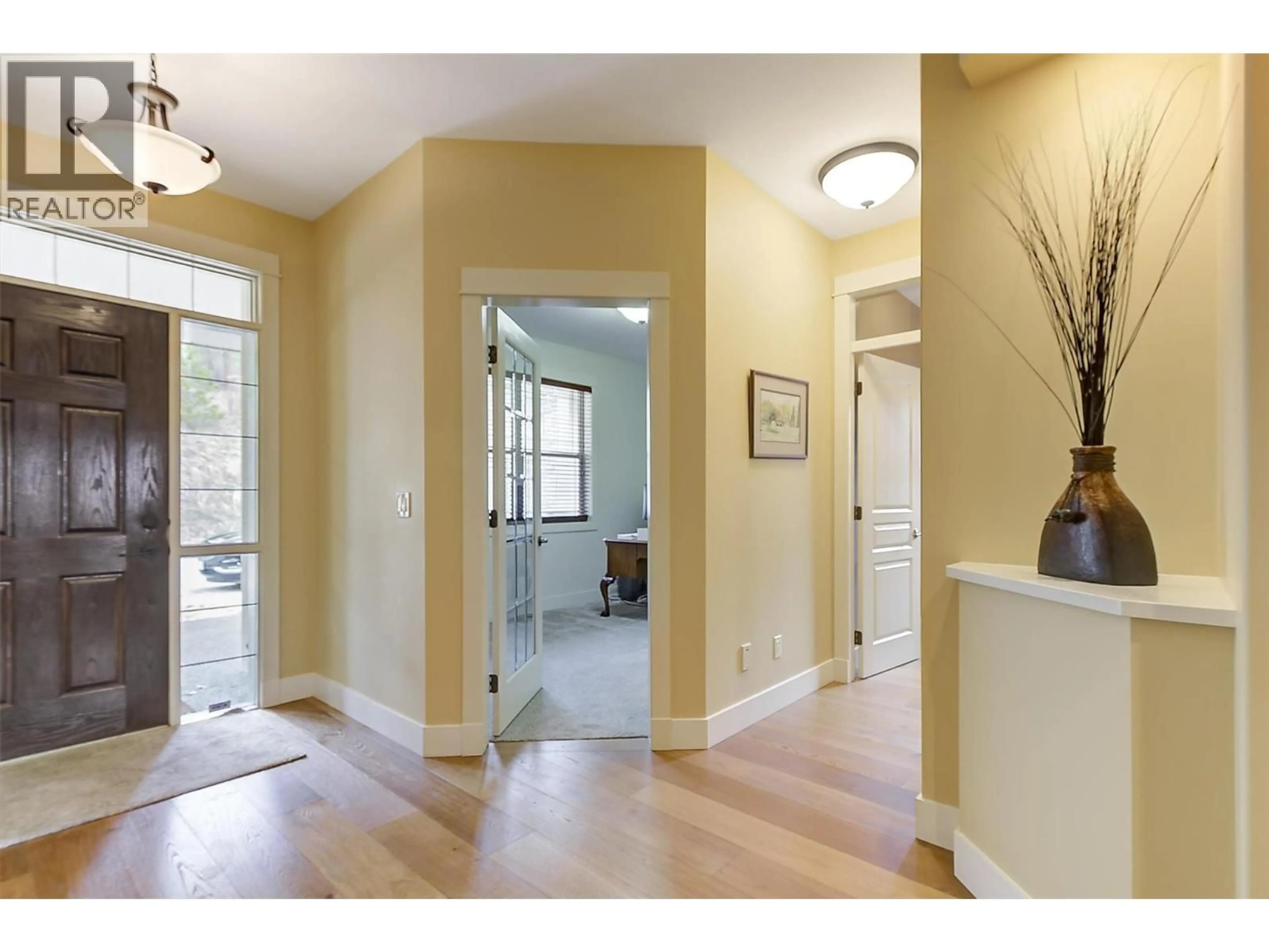 Indoor entryway for 165 TERRACE HILL PLACE, Kelowna British Columbia V1V2T2