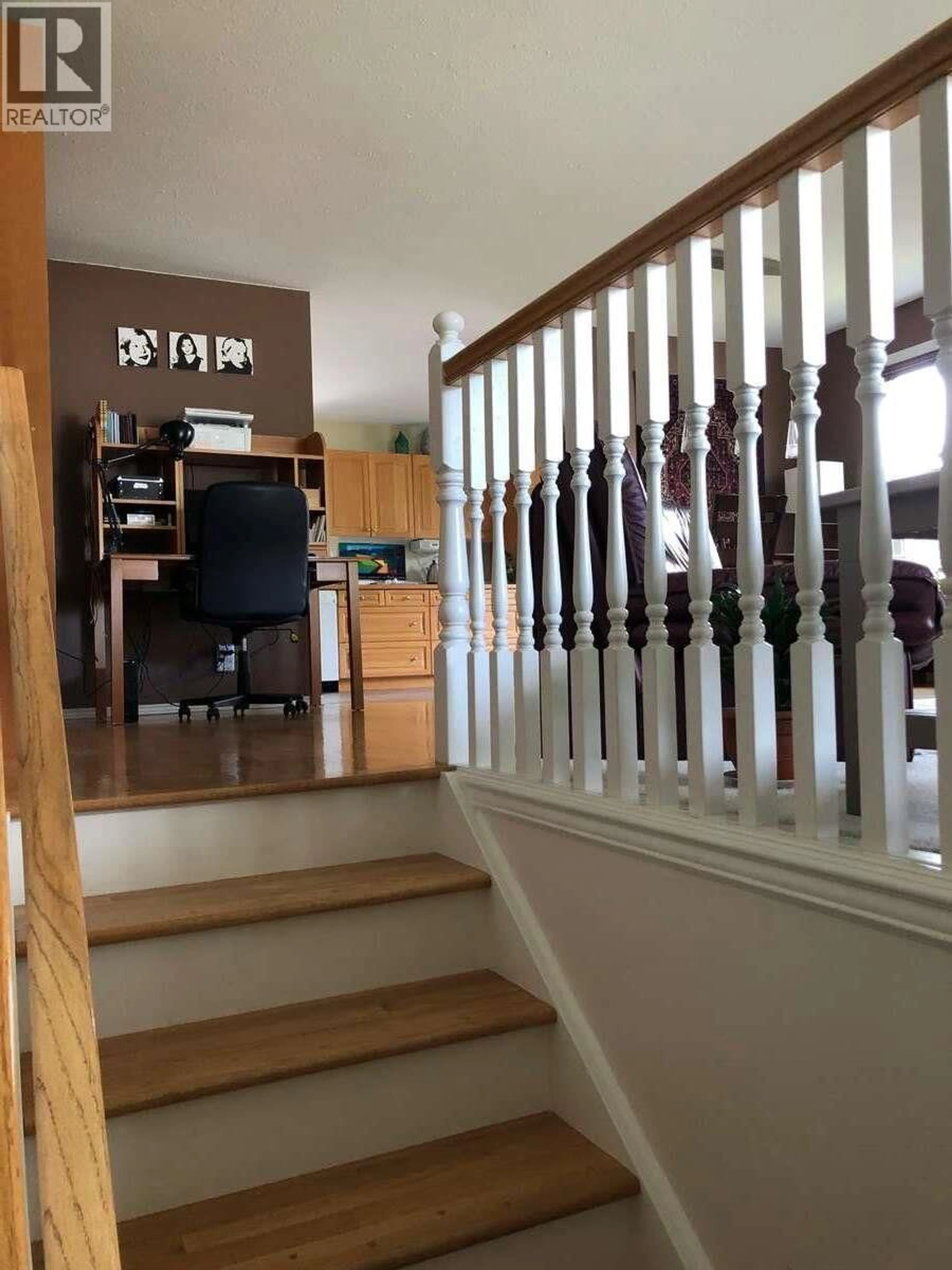 Indoor foyer for 1510 CEDAR STREET, Golden British Columbia V0A1H6