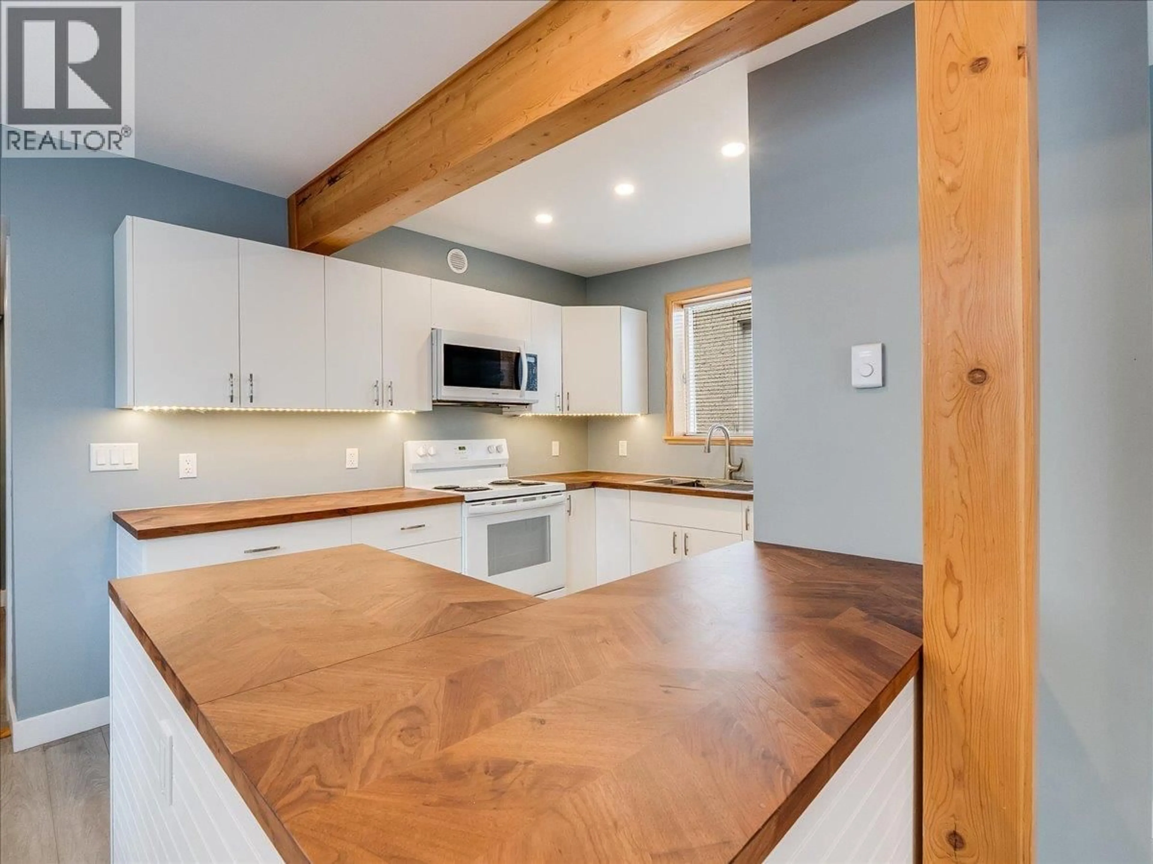 Open concept kitchen, unknown for 2342 WASHINGTON STREET, Rossland British Columbia V0G1Y0