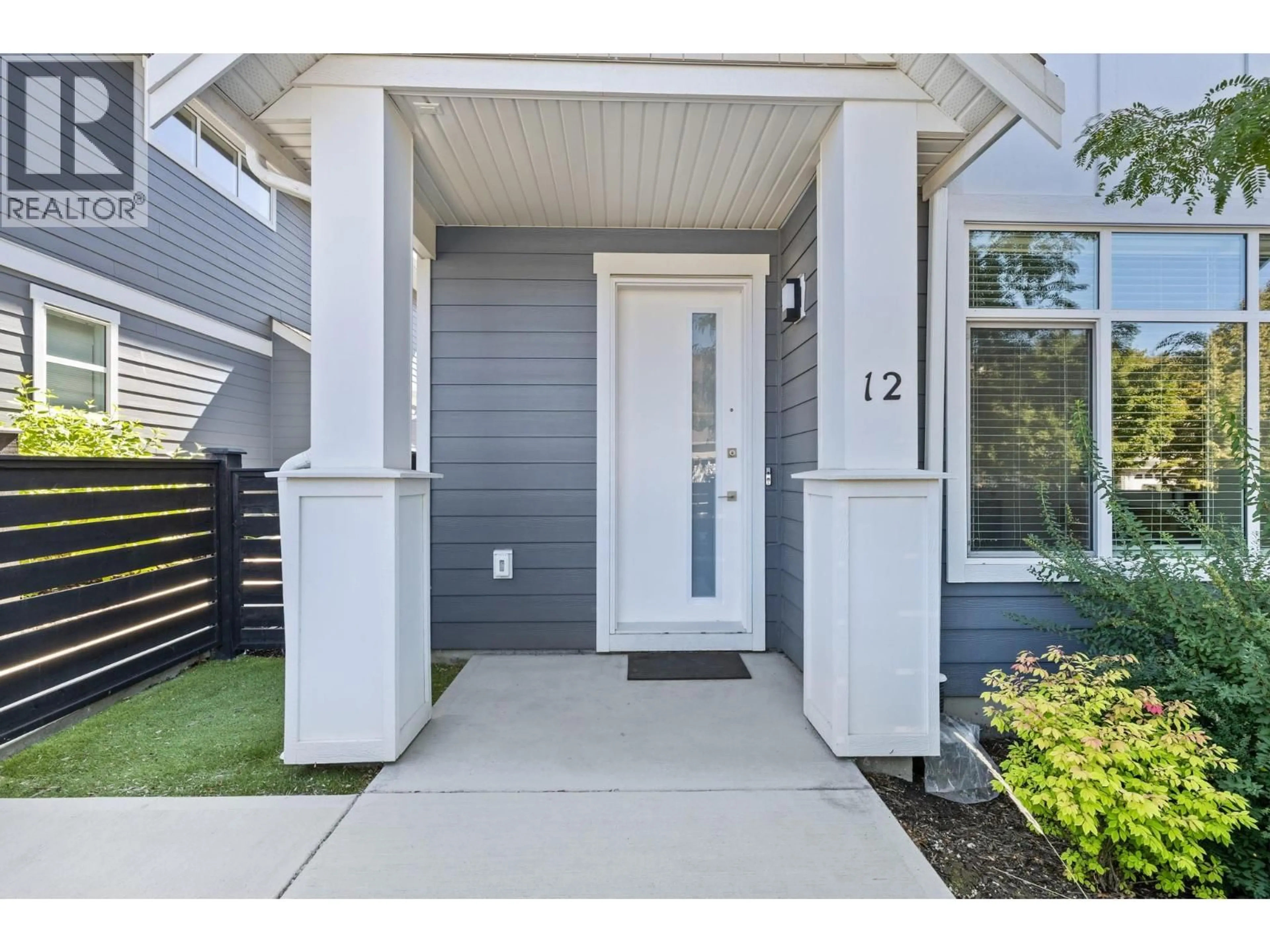 Indoor entryway for 12 - 115 WYNDHAM CRESCENT, Kelowna British Columbia V1V1Z2