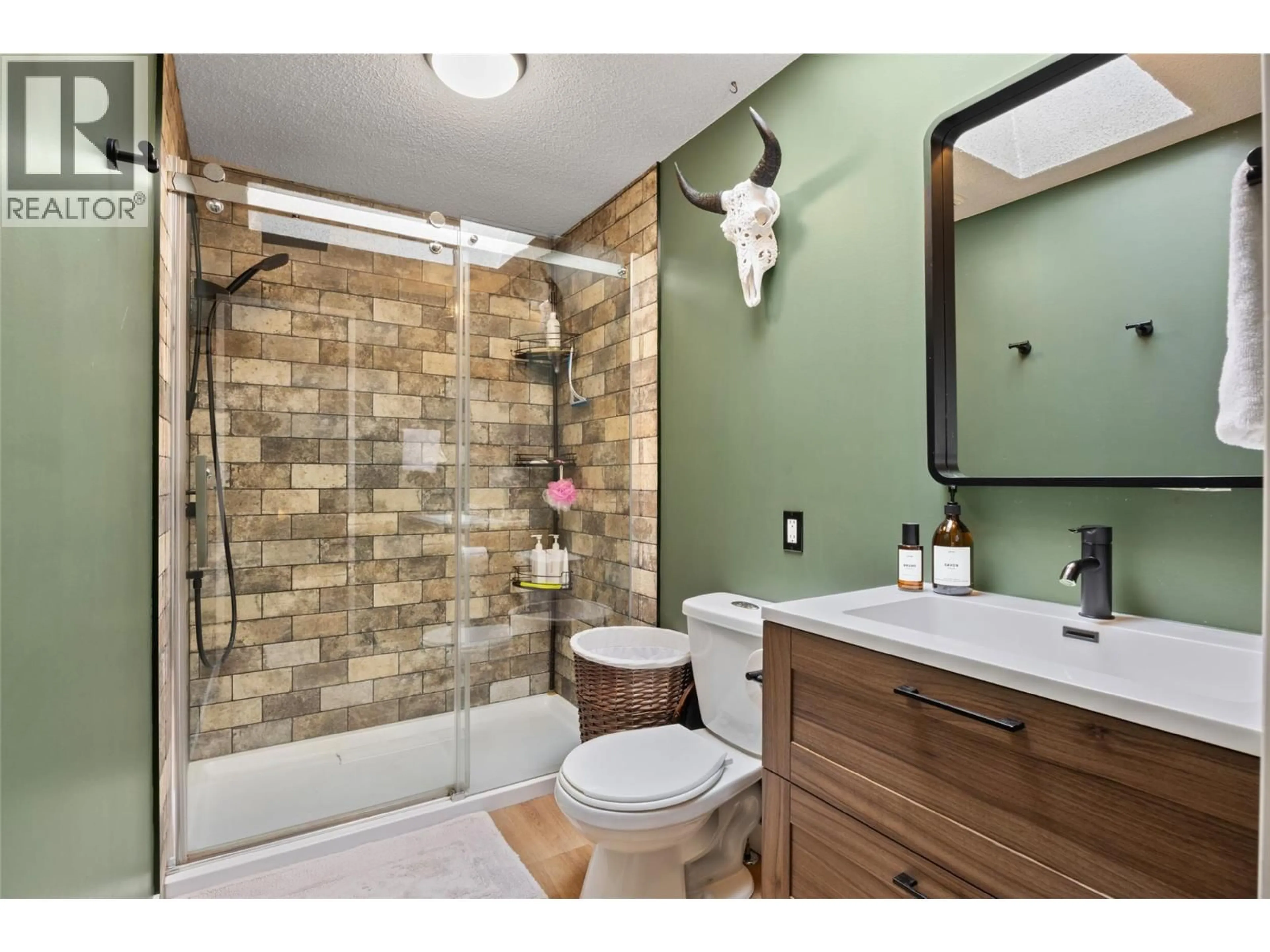 Standard bathroom, ceramic/tile floor for 7090 WATSON  E DRIVE, Kamloops British Columbia v0k2j0