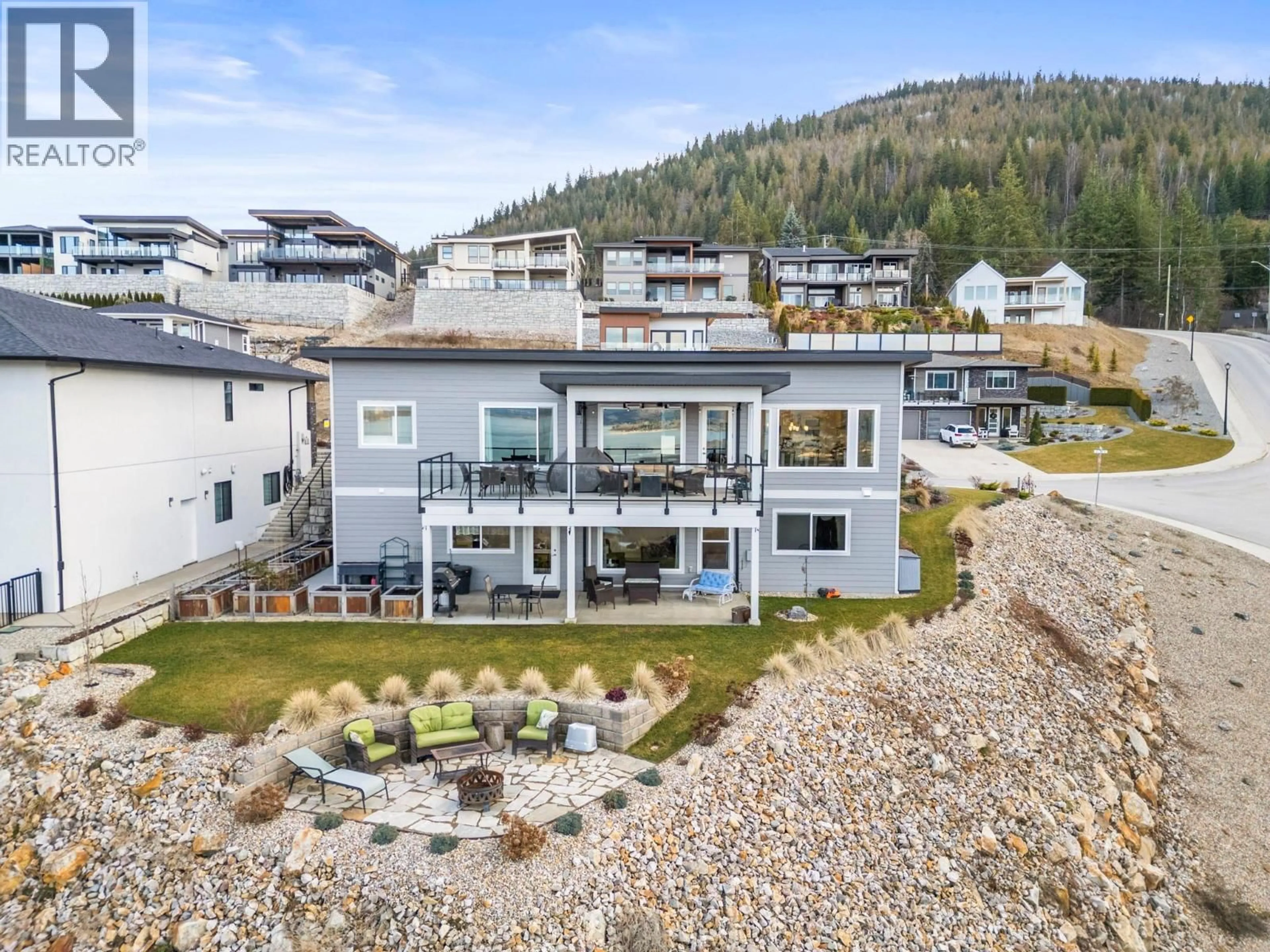 A pic from outside/outdoor area/front of a property/back of a property/a pic from drone, mountain view for 1021 17 AVENUE SOUTHEAST, Salmon Arm British Columbia V1E2G2
