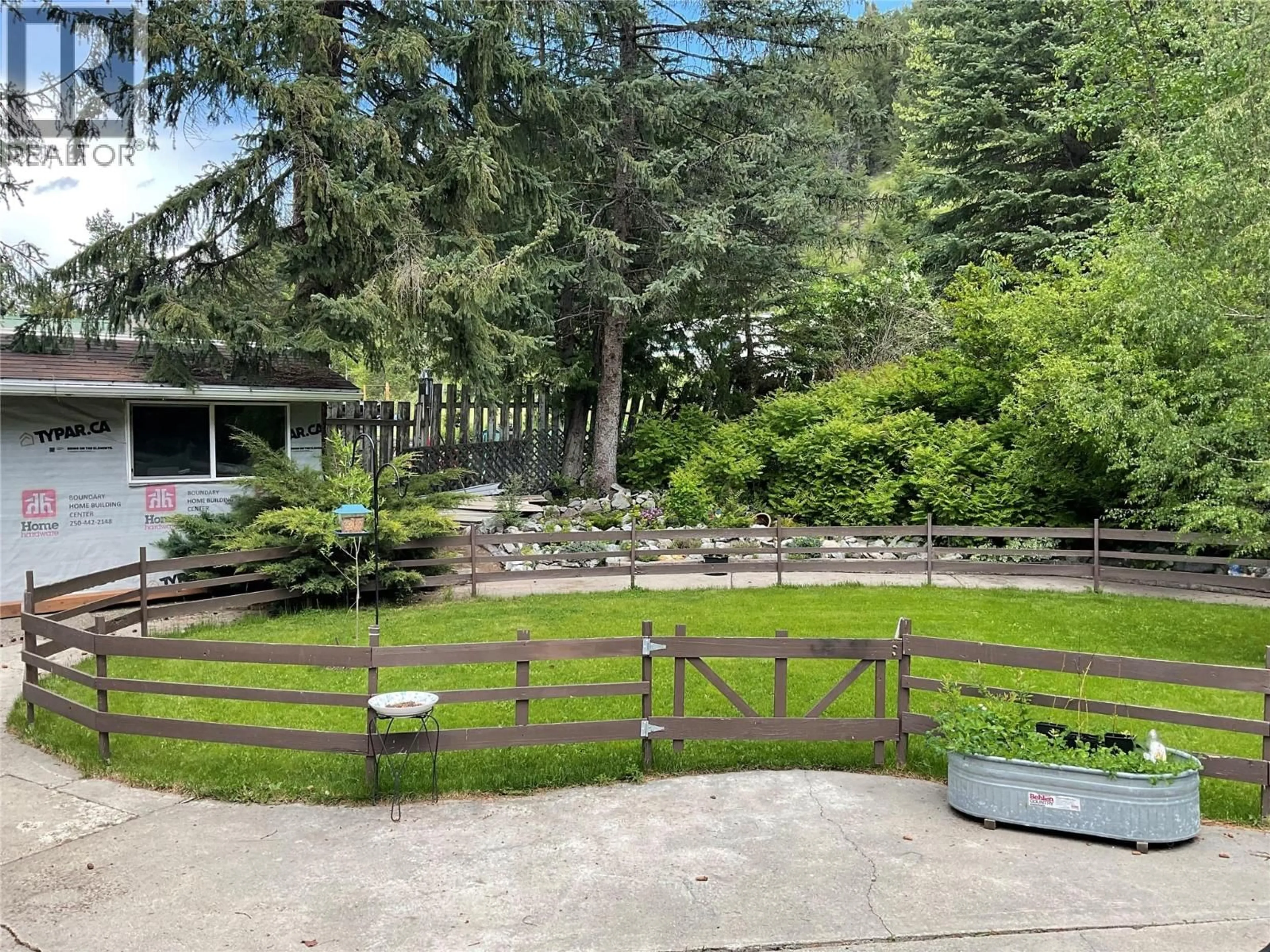 A pic from outside/outdoor area/front of a property/back of a property/a pic from drone, mountain view for 356 MARGUERITE AVENUE, Greenwood British Columbia V0H1J0