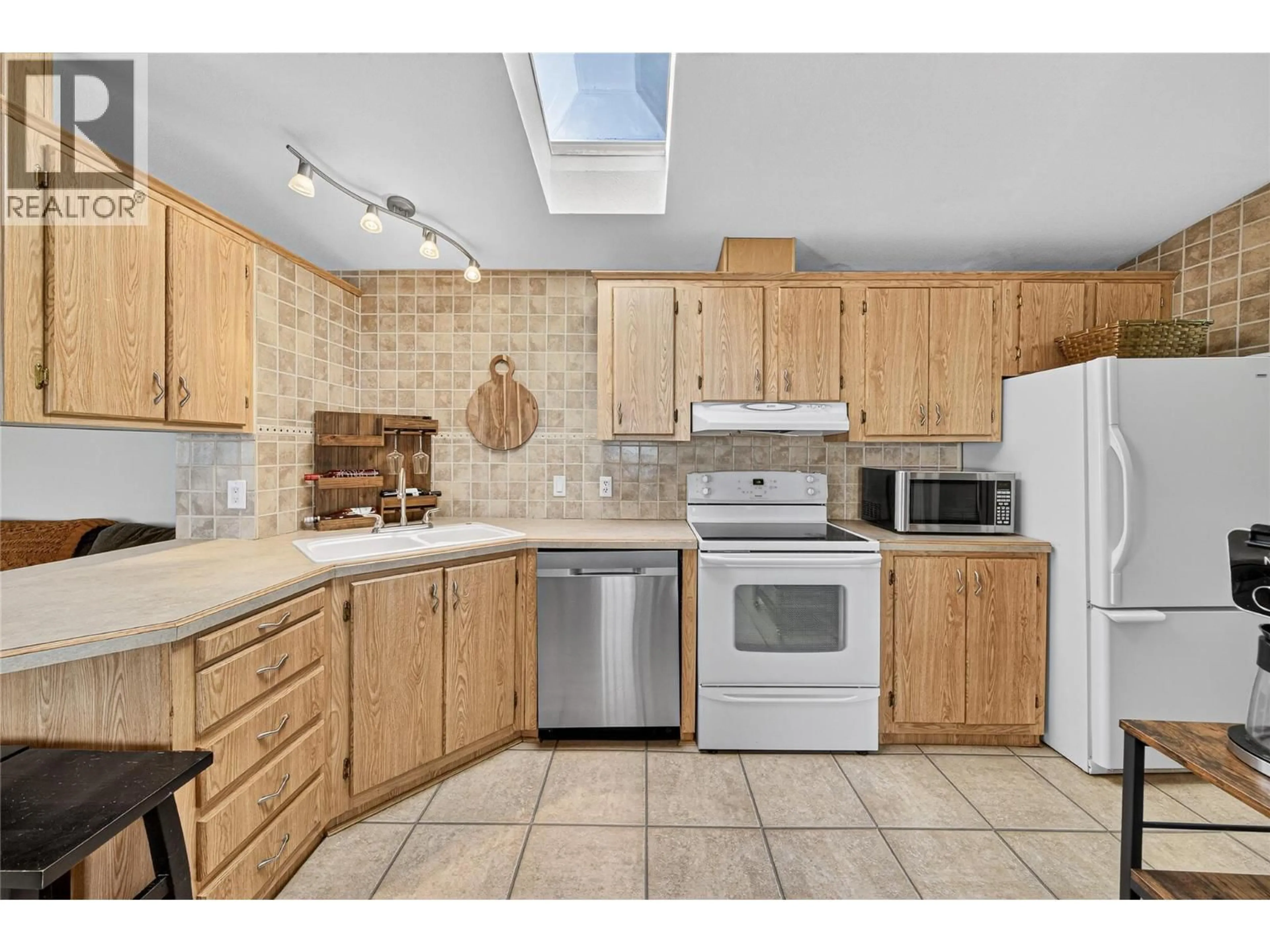 Standard kitchen, ceramic/tile floor for 29 SLALOM DRIVE, Fernie British Columbia V0B1M4