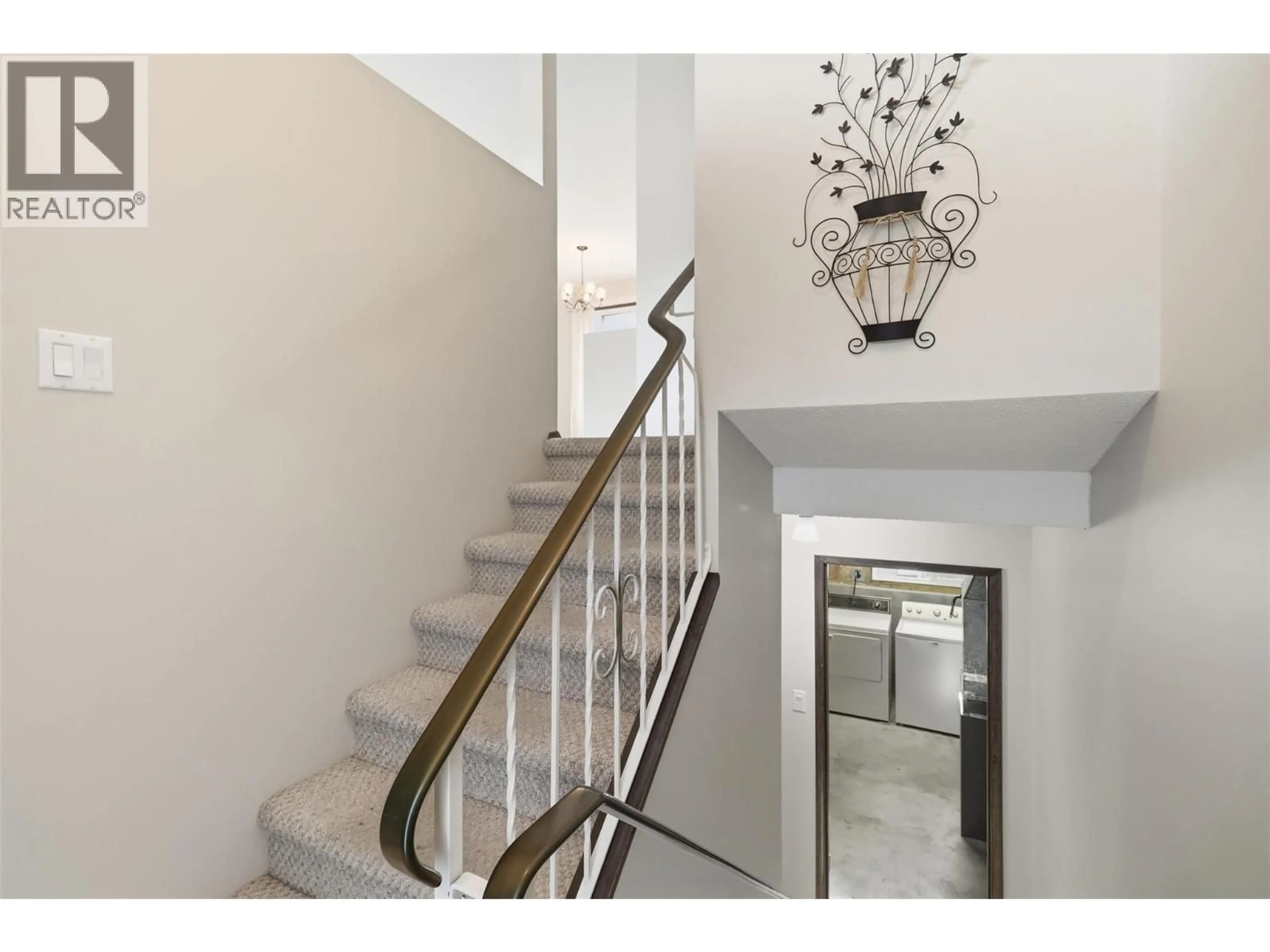 Indoor foyer for 2563 SANDALWOOD DRIVE, Kamloops British Columbia V2B6V3